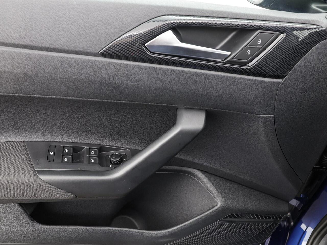 Volkswagen Taigo Life Edition 1.0 TSI 95 pk 5 versn. Hand · Achteruitrijcamera · parkeersensoren achter · Voorraad OUTLET