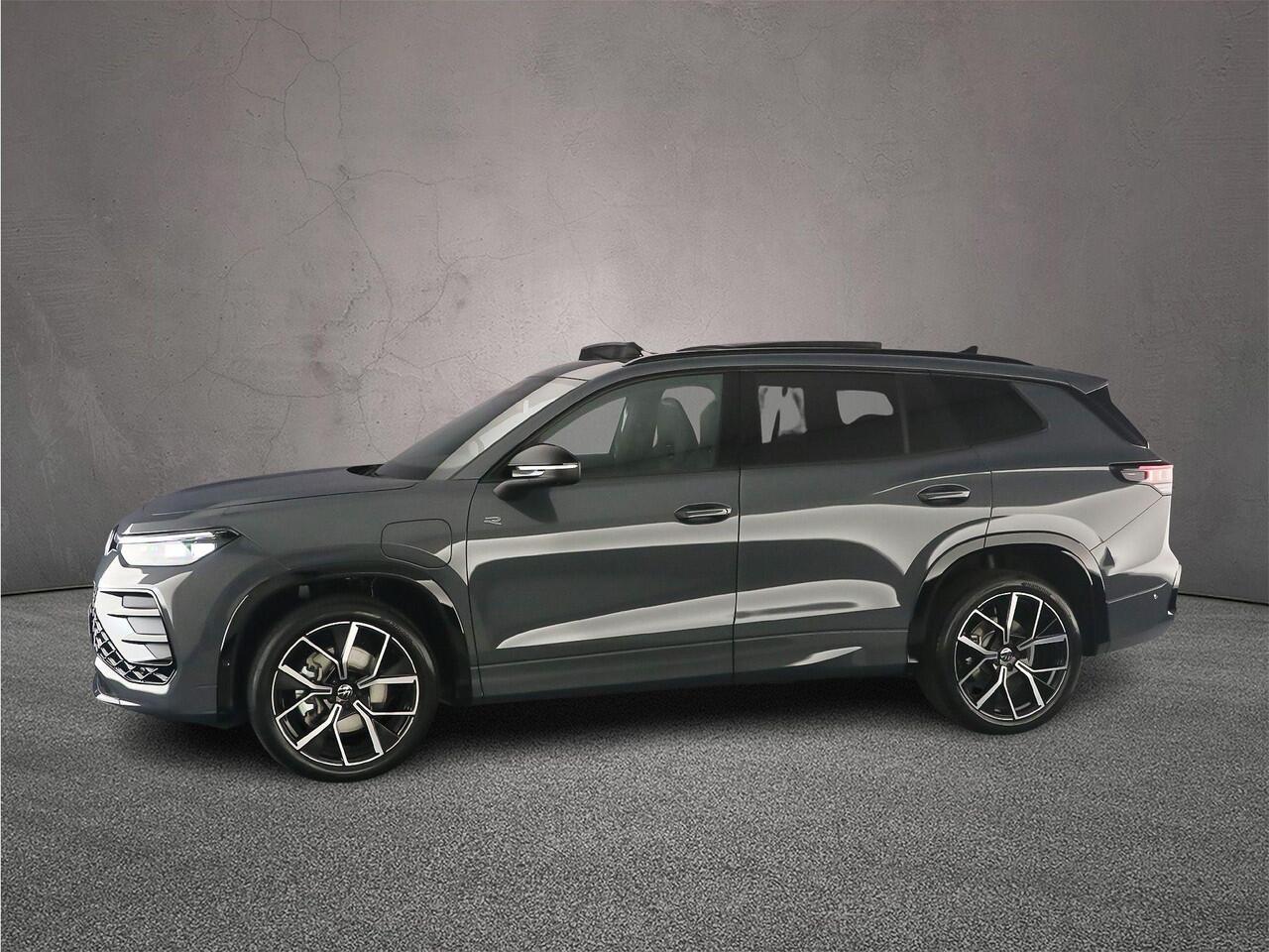 Volkswagen Tayron R-Line Edition 1.5 TSI eHybrid 272pk DSG Automaat Trekhaak, Panoramadak, Black Style, Adaptive cruise control, 360 camera, Navigatie