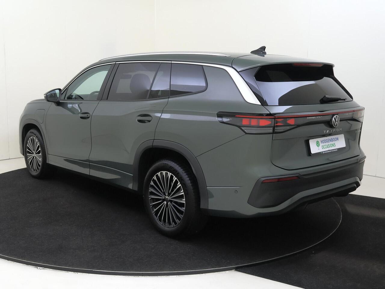 Volkswagen Tayron 1.5 eHybrid Life Edition | SoH 100% | Trekhaak | Adaptieve demping systeem | Achteruitrijcamera | 3-zone airco | Dodehoek detectie | Adaptieve cruise control | Stoel- en stuurwielverwarming | CarPlay |