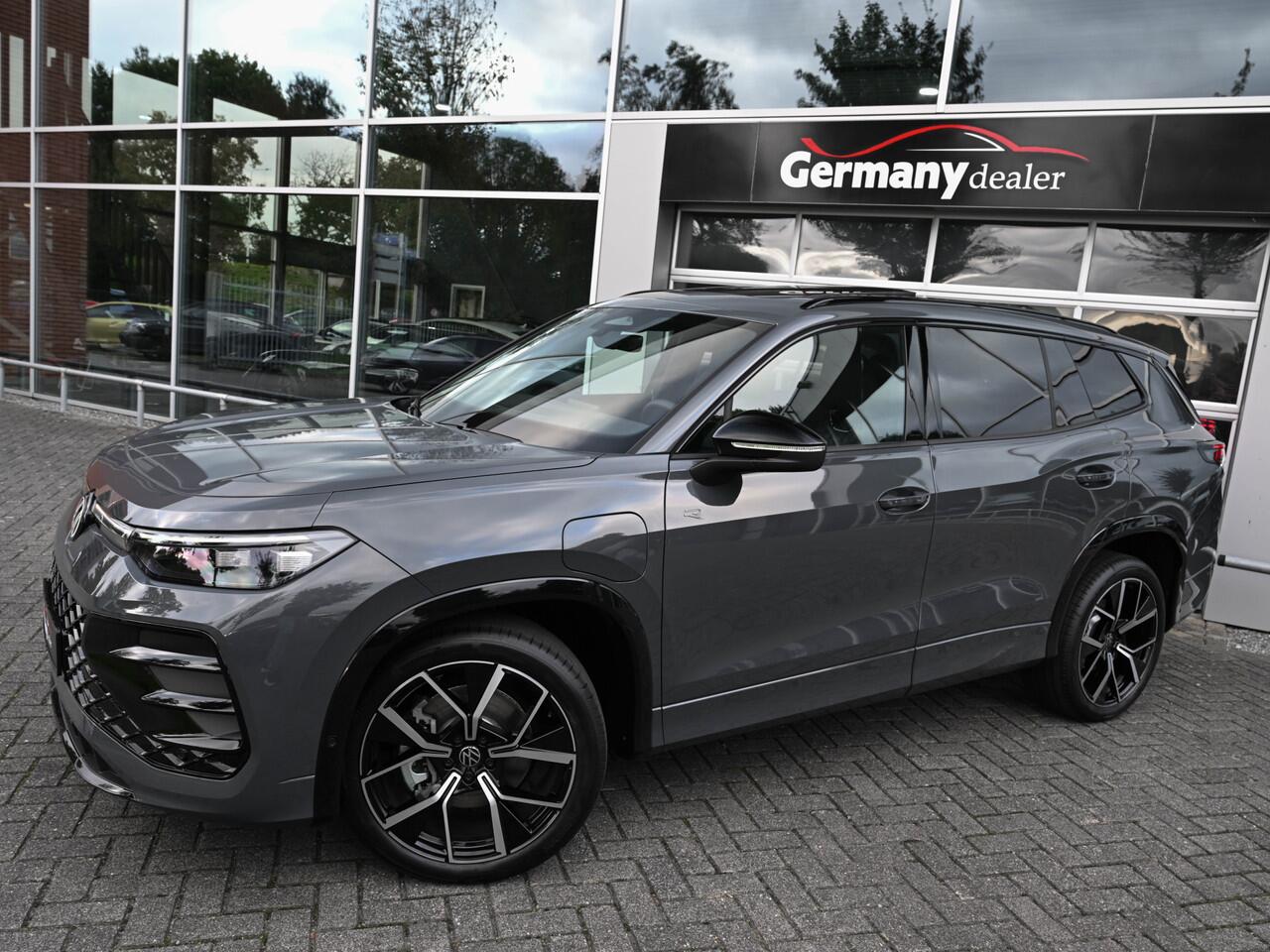 Volkswagen Tayron 1.5 eHybrid 272pk R-Line Edition NIEUW! Delphin Grey Pano ACC BSM Sfeerverl. Elektr.Klep Tr.haak VOL!!