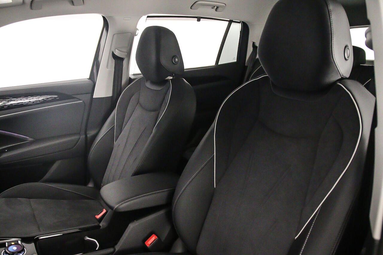 Volkswagen Tayron Life Edition 1.5 TSI eHybrid 204pk DSG Automaat Adaptive cruise control, Achteruitrijcamera, Elektrische achterklep, LED koplampen, Parkeersensoren, App connect, Stoelverwarming