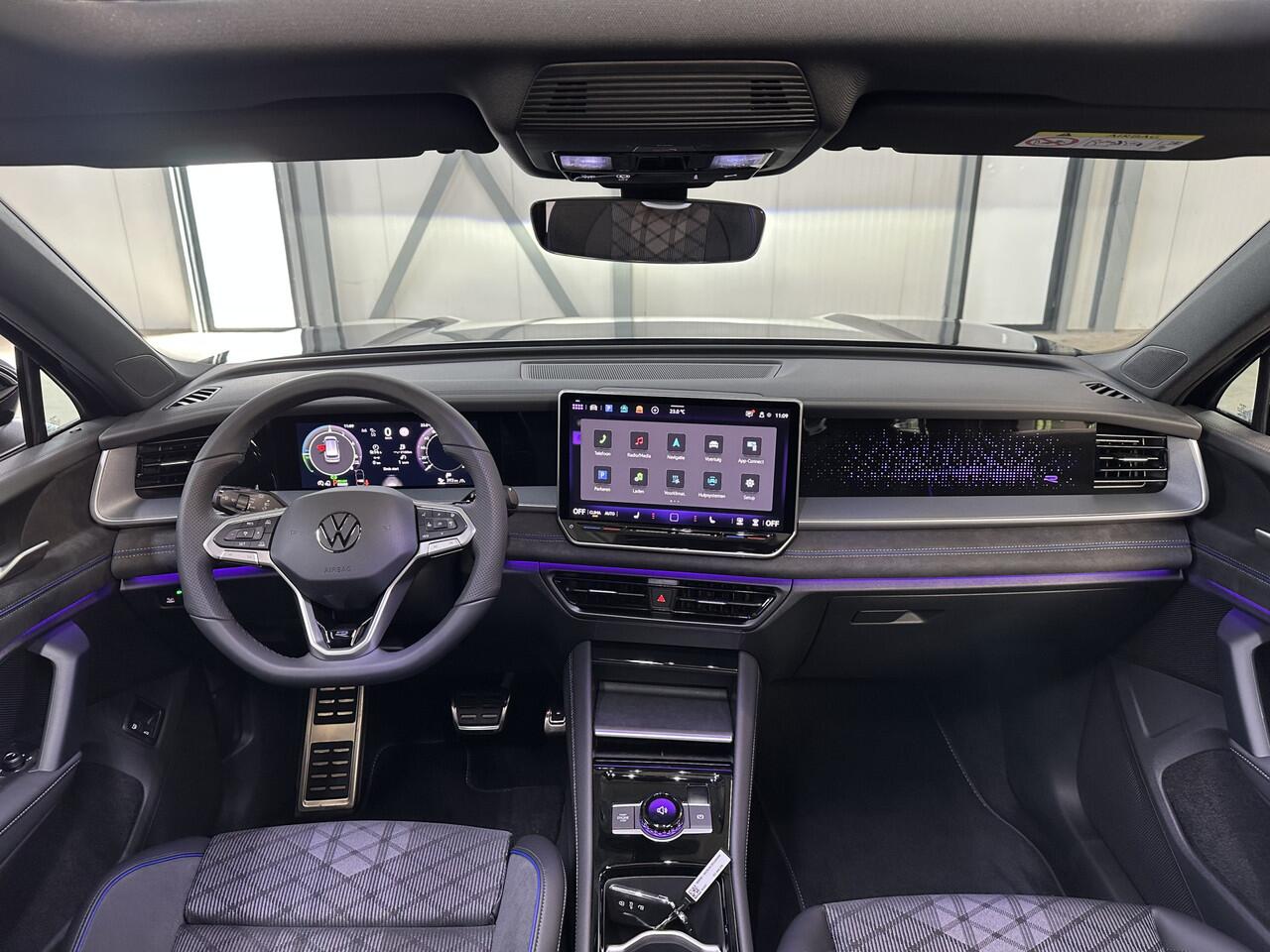 Volkswagen Tayron 1.5 eHybrid R-Line 272pk | Elek. Trekhaak | 360 camera | Pano | Stoel- en stuurverwarming