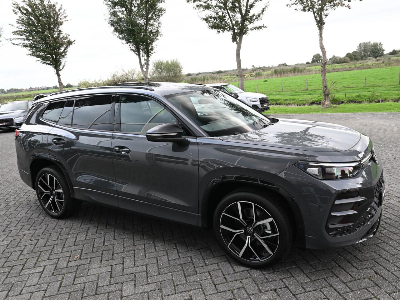 Volkswagen Tayron 1.5 eHybrid 272pk R-Line Edition NIEUW! Delphin Grey Pano ACC BSM Sfeerverl. Elektr.Klep Tr.haak VOL!!