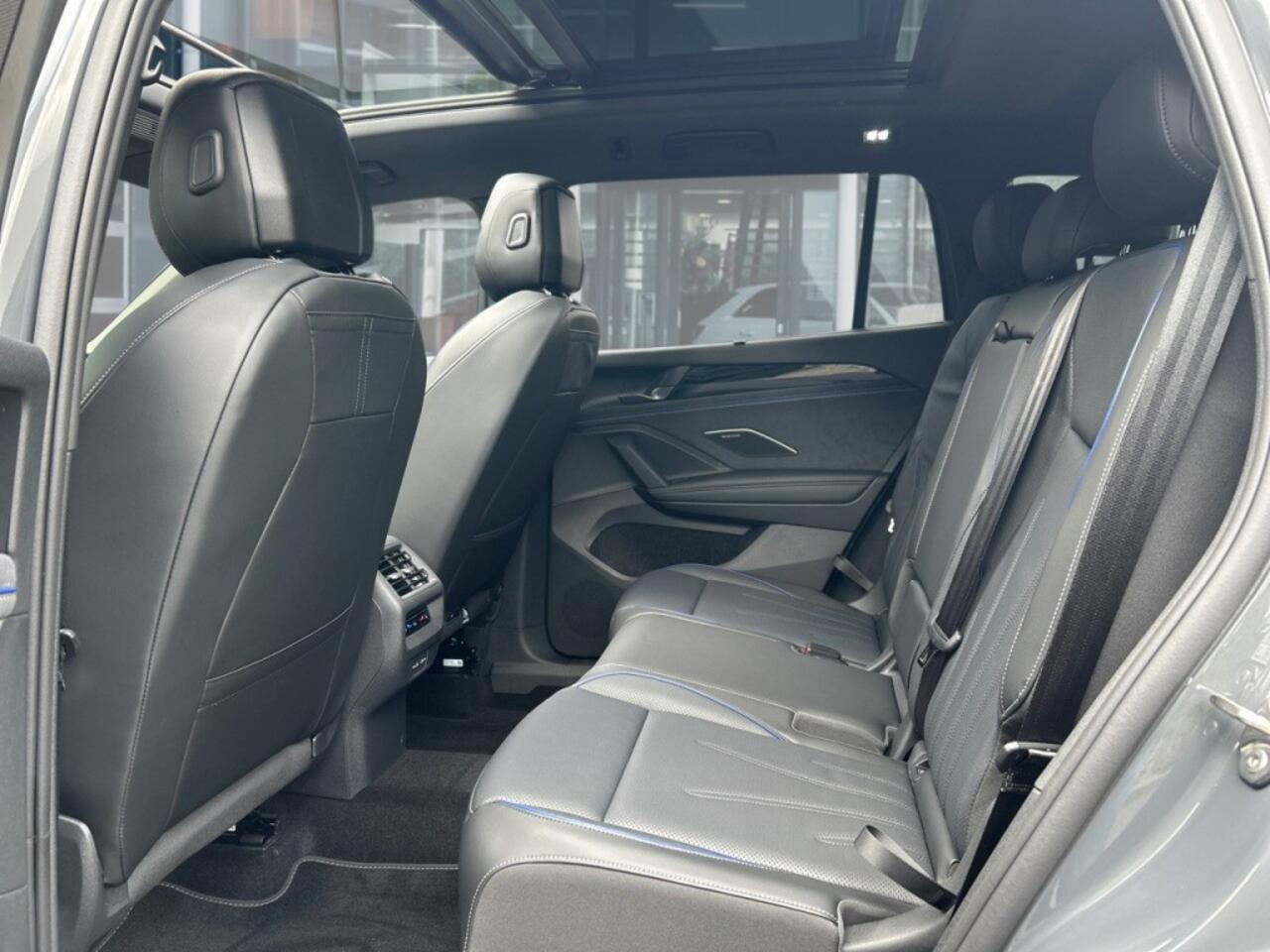 Volkswagen Tayron 1.5 E-HYBRID R-LINE 272PK PANO-DAK/CAMERA/TREKHAAK/MEMORY/LEDER/HenK