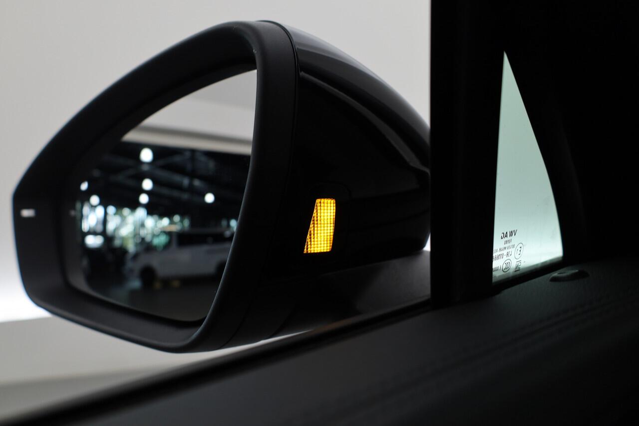 Volkswagen Tayron 1.5 eHybrid R-Line 272pk | Pano | Massage | Adapt. Cruise | Apple CarPlay | Stoel- Stuurverw. | 20''