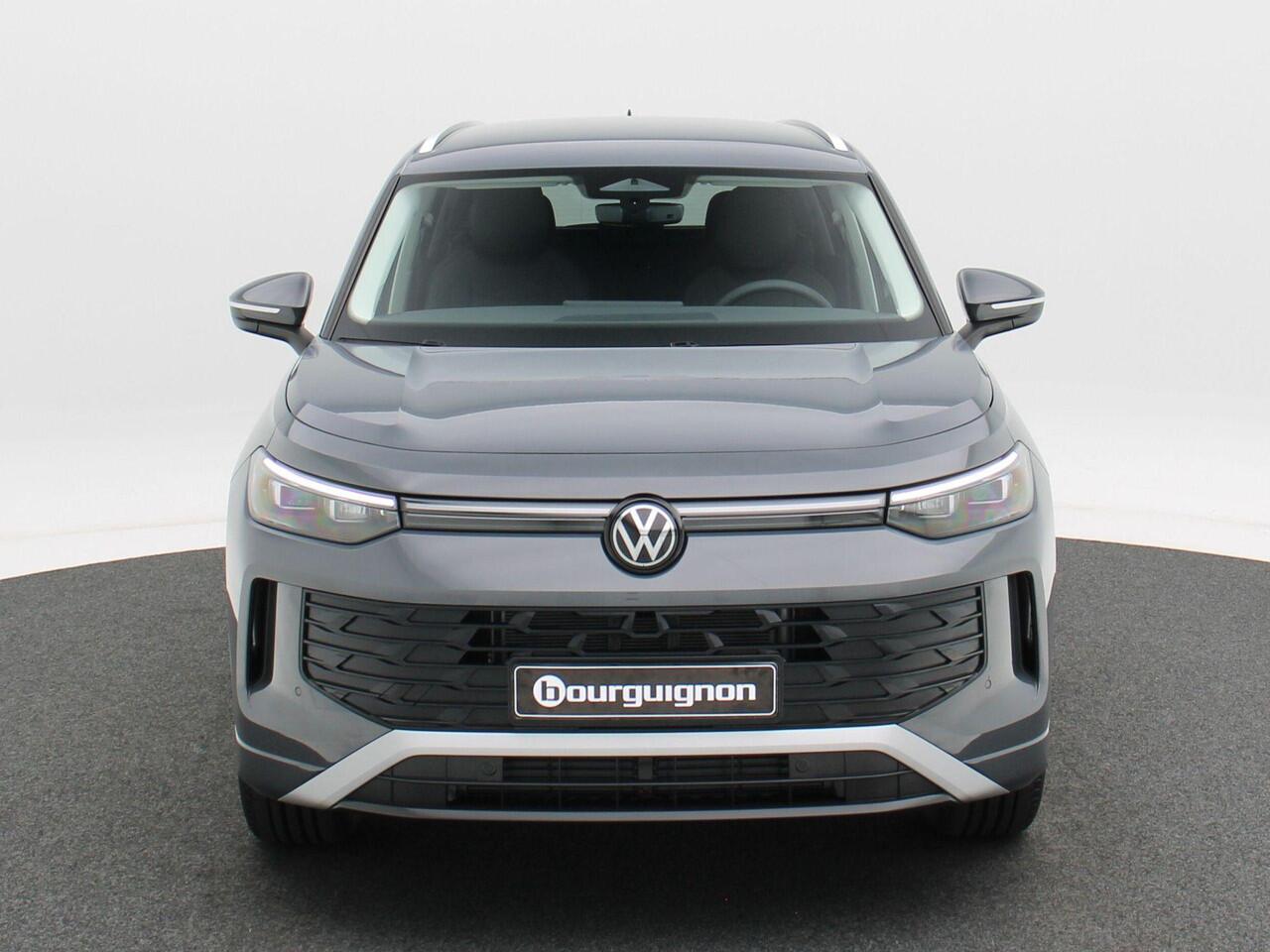 Volkswagen Tayron Life Edition 1.5 150 pk eTSI | 7 Persoons | Trekhaak | Stoel & Stuur Verwarming | 19" Velgen | Adaptieve Cruise Control | Carplay |