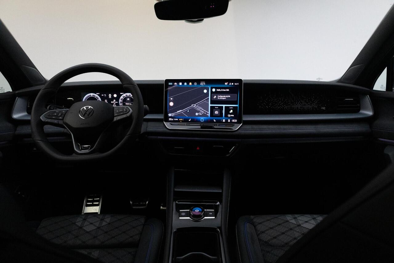 Volkswagen Tayron 1.5 eHybrid R-Line Edition | Black Style | Trekhaak | Panoramadak | 20 inch |