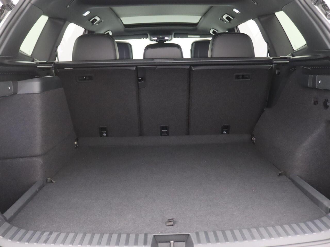 Volkswagen Tayron 1.5 eHybrid R-Line Edition 272PK DSG Pano-Schuifdak, Trekhaak, Black Style, Lederen Bekleding, Harman Kardon Audio, Navi via Apple Carplay/Android Auto, Achteruitrijcamera, Stoel-Stuurverwarming, Elekt. Achterklep, 20" LM Velgen