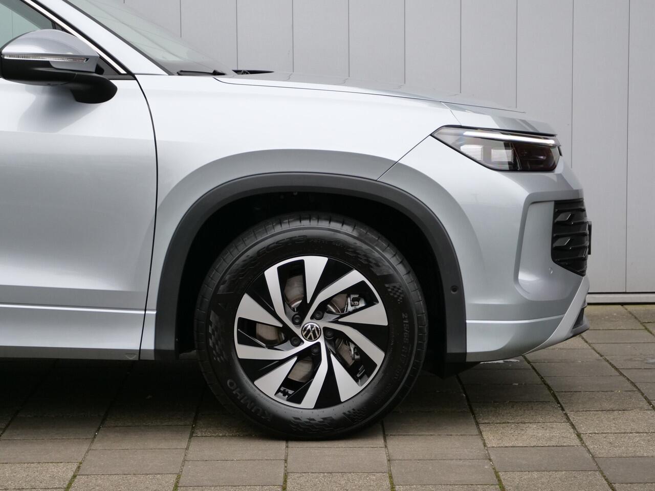 Volkswagen Tayron 1.5 eTSI Life Edition 7 persoons 150 Pk Automaat Apple Carplay / DAB / Camera / Stoelverwarming / Pano-dak