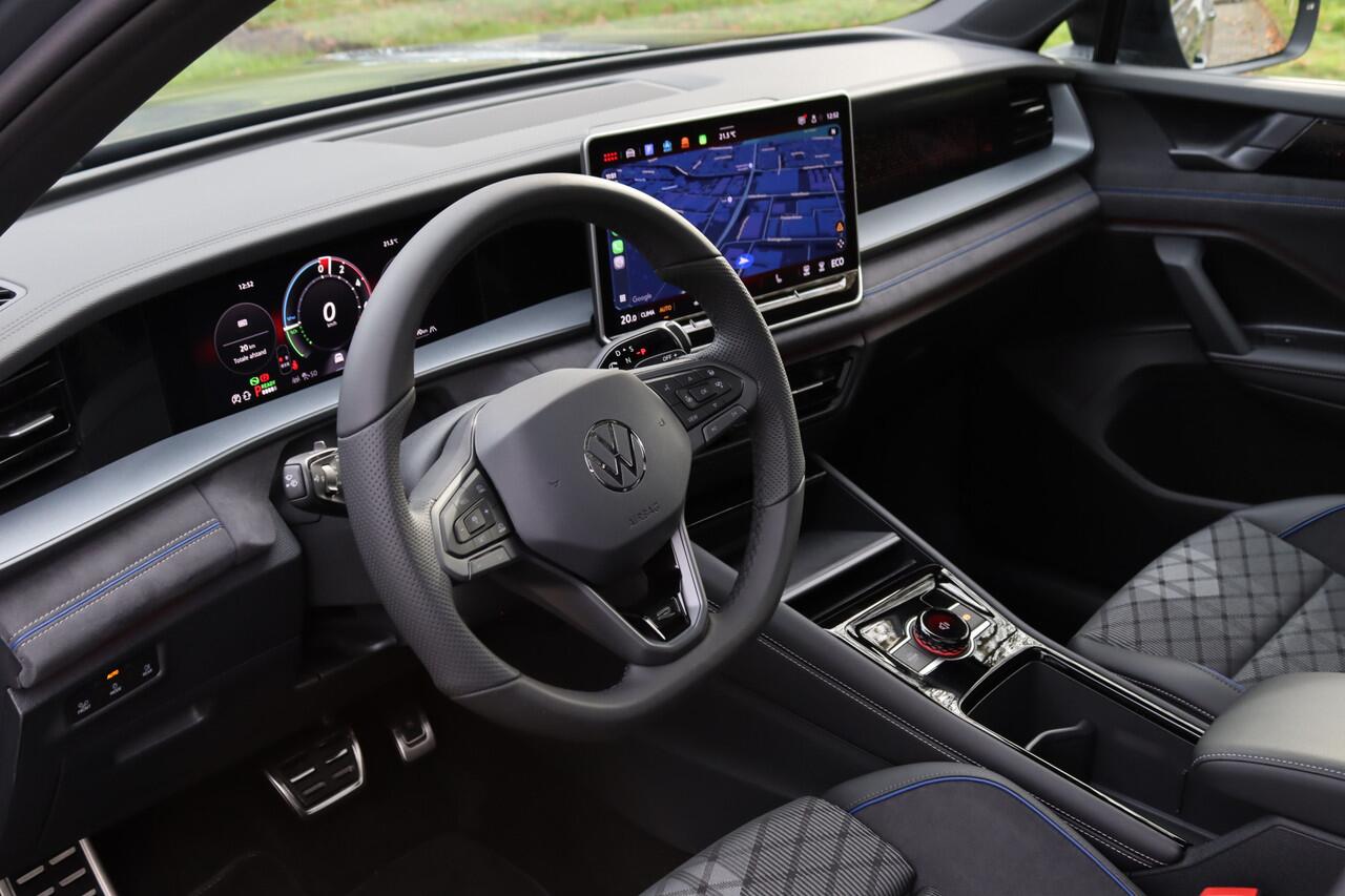 Volkswagen Tayron 1.5 eHybrid 272PK R-Line Black Style IQ.Light/Pano/Keyless/Camera/DCC/ACC/Dodehoek/20"/Trekhaak