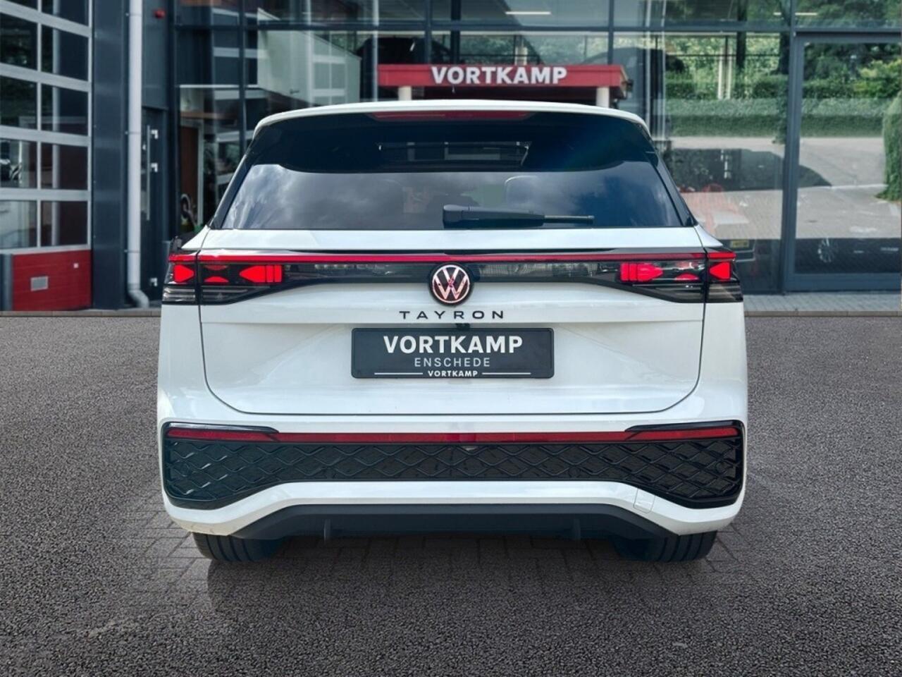 Volkswagen Tayron 1.5 TSI R-LINE E-HYBRID 272PK LEDER/PANO-DAK/TREKHAAK/360-CAMERA