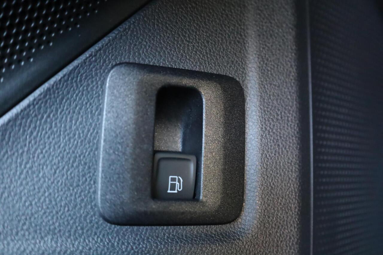 Volkswagen Tayron 1.5 eHybrid Life Edition PL ¤863 p/m* 150KW/204PK, Snelladen 40KW mogelijk, 60 mnd 100.000km garantie, Navigatie, 18" LMV All season, wegklapbare trekhaak, stoelverwarming, DCC, adaptief onderstel, privacy glas, chrome dakrail, camera, side assist, ACC 3 