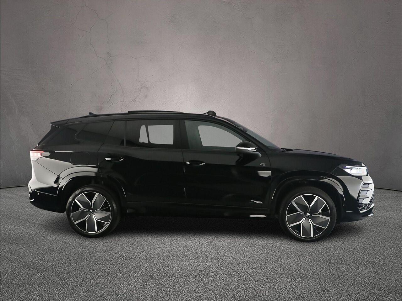 Volkswagen Tayron R-Line Edition 1.5 TSI eHybrid 272pk DSG Automaat Trekhaak, Panoramadak, Adaptive cruise control, 360 camera, Achteruitrijcamera, LED matrix koplampen