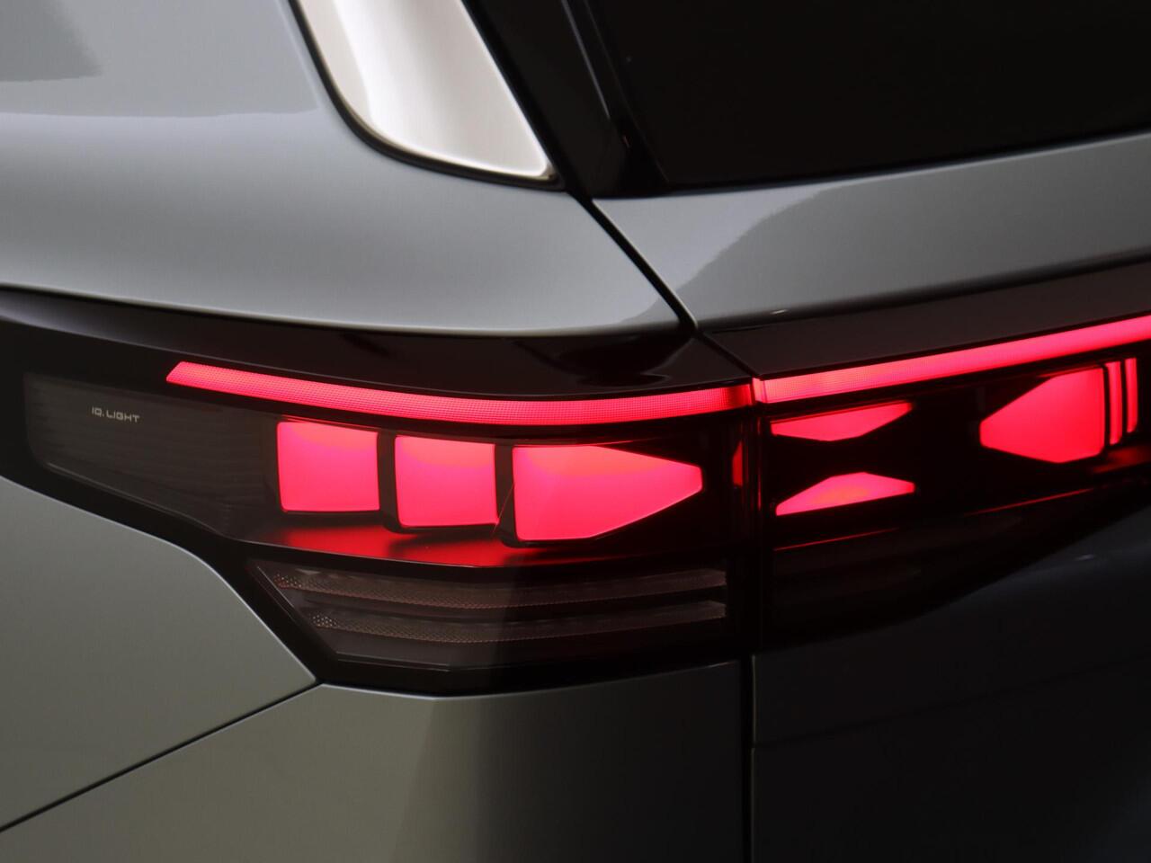 Volkswagen Tayron 1.5 eHybrid Life Edition | SoH 100% | Trekhaak | Achteruitrijcamera | Adaptieve demping systeem | 3-zone airco | Dodehoek detectie | Adaptieve cruise control | CarPlay | Stoel- en stuurwielverwarming |