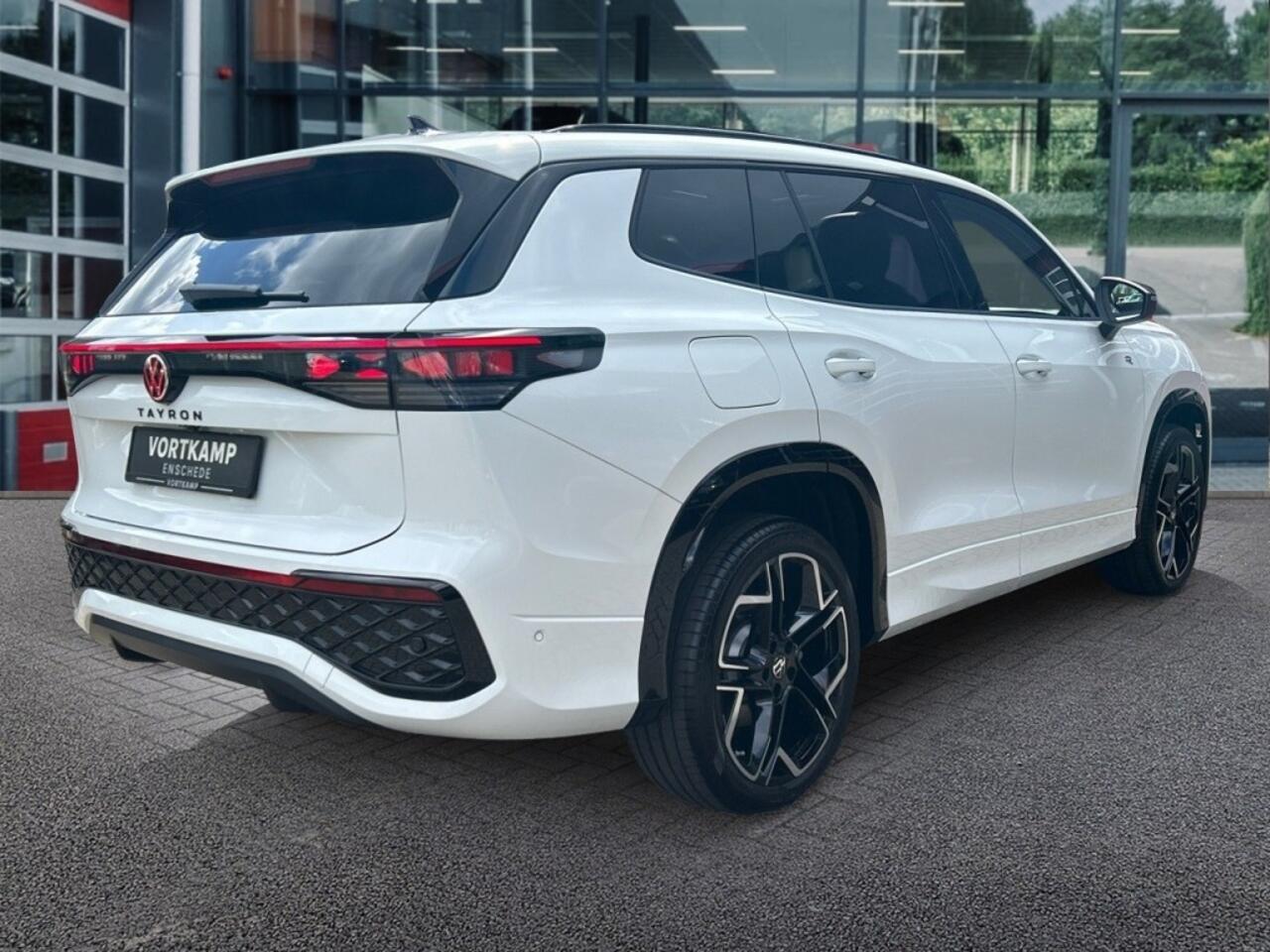 Volkswagen Tayron 1.5 TSI R-LINE E-HYBRID 272PK LEDER/PANO-DAK/TREKHAAK/360-CAMERA