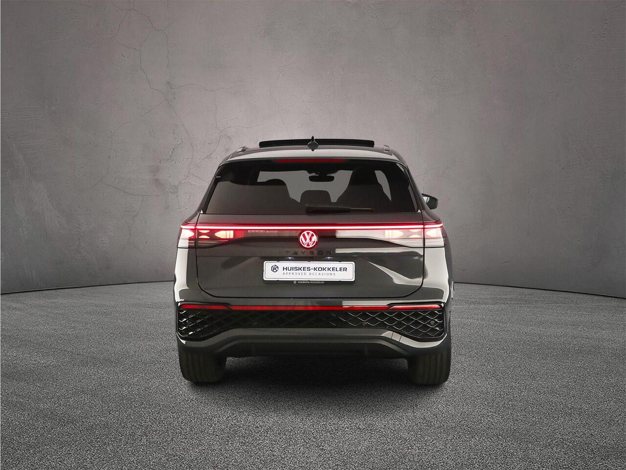 Volkswagen Tayron 1.5 eHybrid R-Line Edition 272pk DSG Automaat, Panoramadak, Rondomzicht camera, Trekhaak, Black style, Elektrische achterklep, Navigatie, App connect