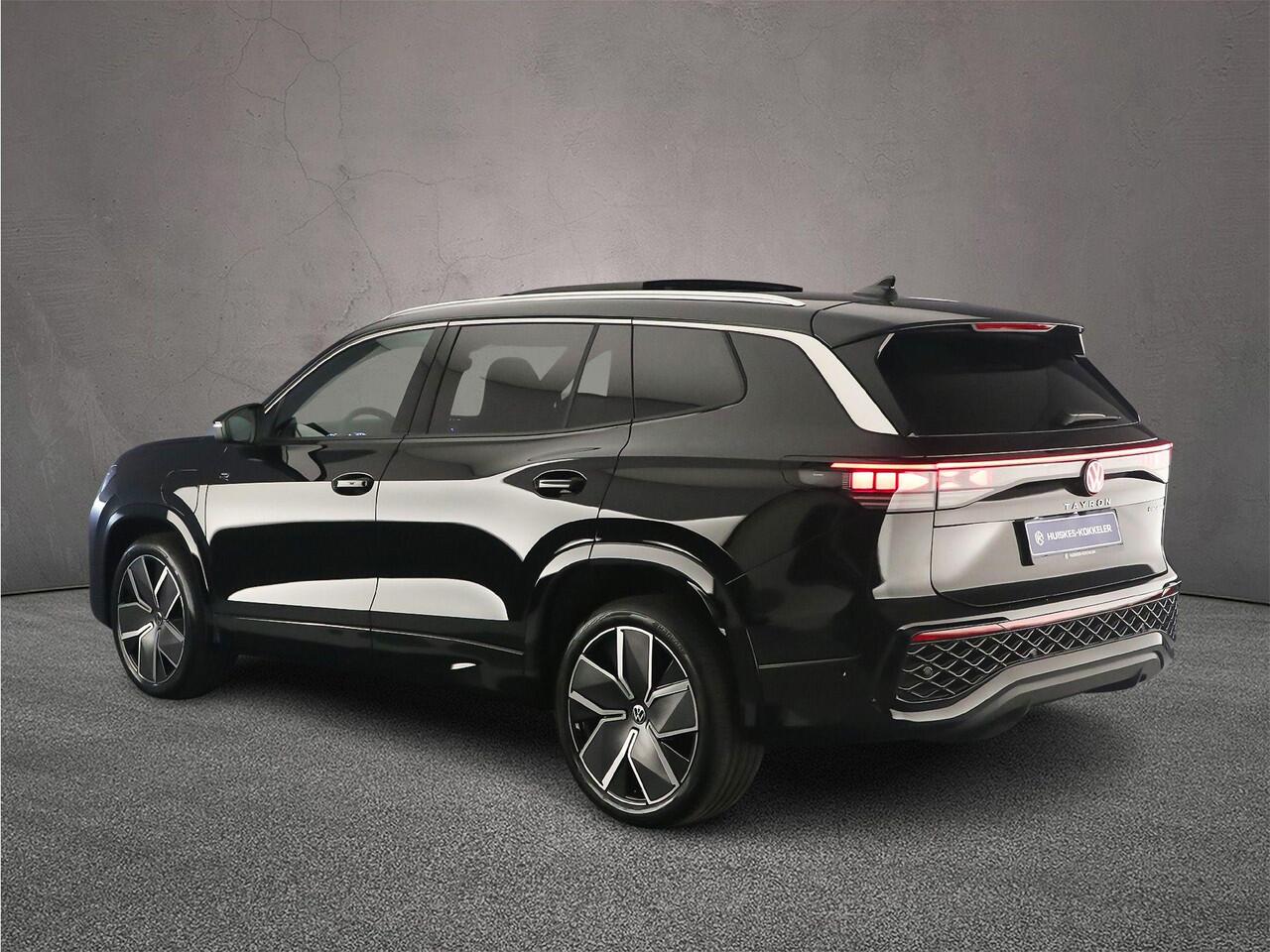 Volkswagen Tayron R-Line Edition 1.5 TSI eHybrid 272pk DSG Automaat Trekhaak, Panoramadak, Adaptive cruise control, Elektrische achterklep, Achteruitrijcamera