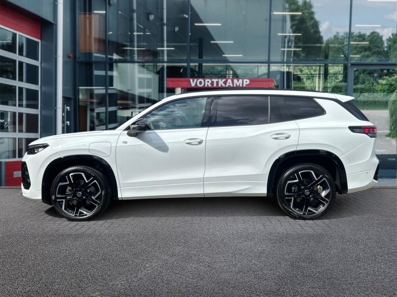 Volkswagen Tayron 1.5 TSI R-LINE E-HYBRID 272PK LEDER/PANO-DAK/TREKHAAK/360-CAMERA