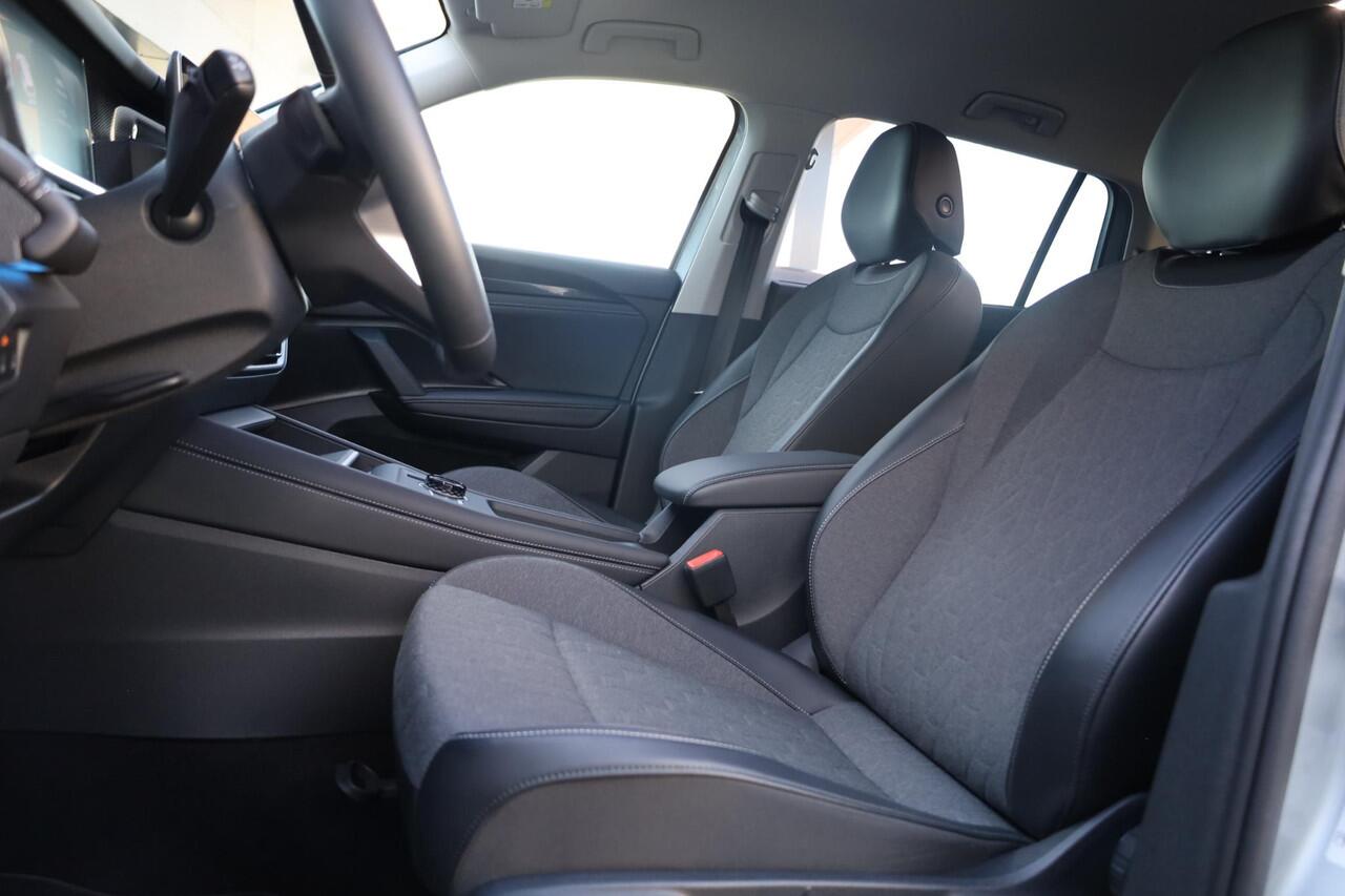 Volkswagen Tayron 1.5 eHybrid Life Edition PL ¤863 p/m* 150KW/204PK, Snelladen 40KW mogelijk, 60 mnd 100.000km garantie, Navigatie, 18" LMV All season, wegklapbare trekhaak, stoelverwarming, DCC, adaptief onderstel, privacy glas, chrome dakrail, camera, side assist, ACC 3 