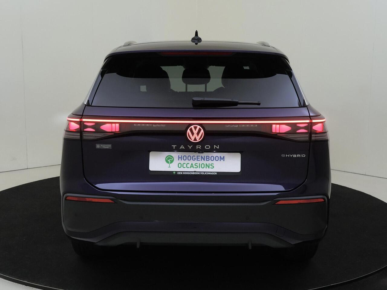 Volkswagen Tayron 1.5 eHybrid Life Edition | Adaptieve demping | Keyless | Dodehoek detectie | Stoel- en stuurwielverwarming | Parkeerasisstent | Achteruitrijcamera | Voorklimatisering | Adaptieve cruise control |