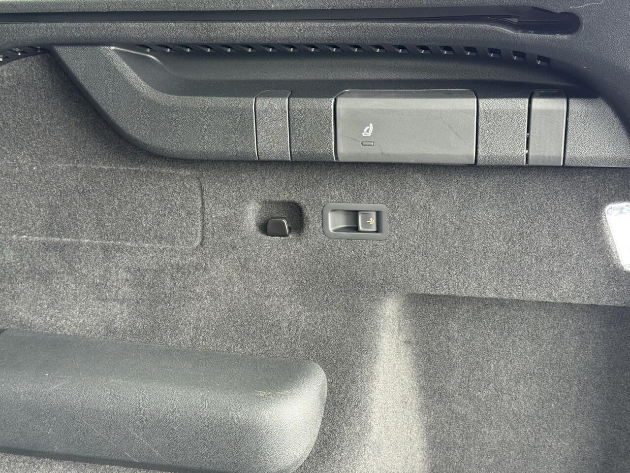 Volkswagen Tayron 1.5 eTSI Elegance 7p. | Trekhaak | 360° camera | Massage