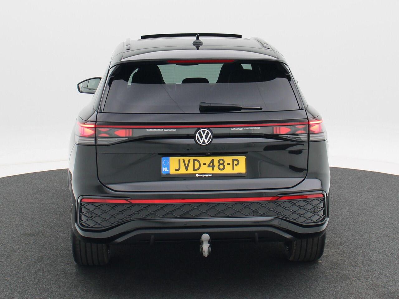 Volkswagen Tayron 1.5 eHybrid 272 Pk Automaat R-Line Edition | Black Style | Panoramadak | Trekhaak | 20 Inch | Full LED | 360 Camera