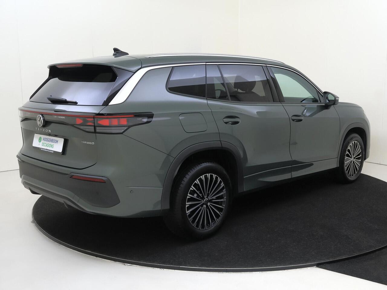 Volkswagen Tayron 1.5 eHybrid Life Edition | SoH 100% | Trekhaak | Adaptieve demping systeem | Achteruitrijcamera | 3-zone airco | Dodehoek detectie | Adaptieve cruise control | Stoel- en stuurwielverwarming | CarPlay |