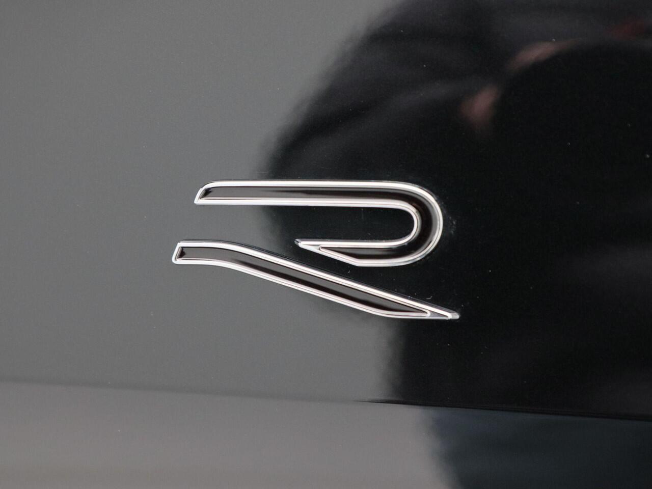 Volkswagen Tayron 1.5 eHybrid 272 Pk Automaat R-Line Edition | Black Style | Panoramadak | Trekhaak | 20 Inch | Full LED | 360 Camera