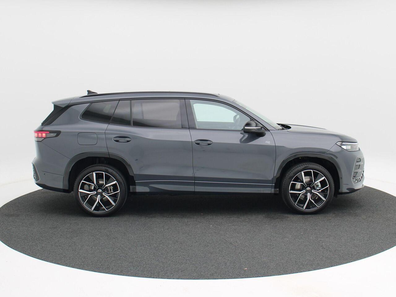 Volkswagen Tayron 1.5 eHybrid 272 Pk Automaat R-Line Edition | Black Style | Panoramadak | Trekhaak | 20 Inch | Full LED | 360 Camera