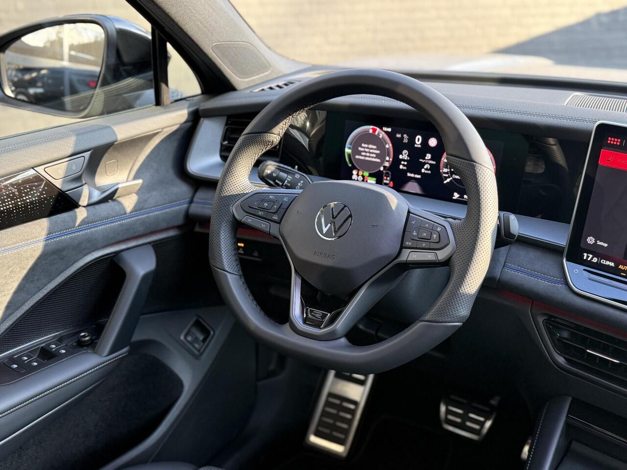 Volkswagen Tayron 1.5 eHybrid R-Line Edition l Electrische Trekhaak l Black Style l Pano l Stoelverwarming l IQ Light