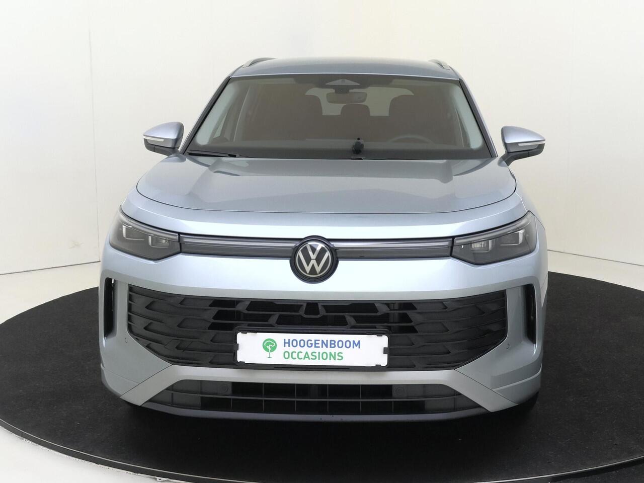 Volkswagen Tayron 1.5 eHybrid Life Edition | SoH 100% | Trekhaak | Achteruitrijcamera | Adaptieve demping systeem | 3-zone airco | Dodehoek detectie | Adaptieve cruise control | CarPlay | Stoel- en stuurwielverwarming |