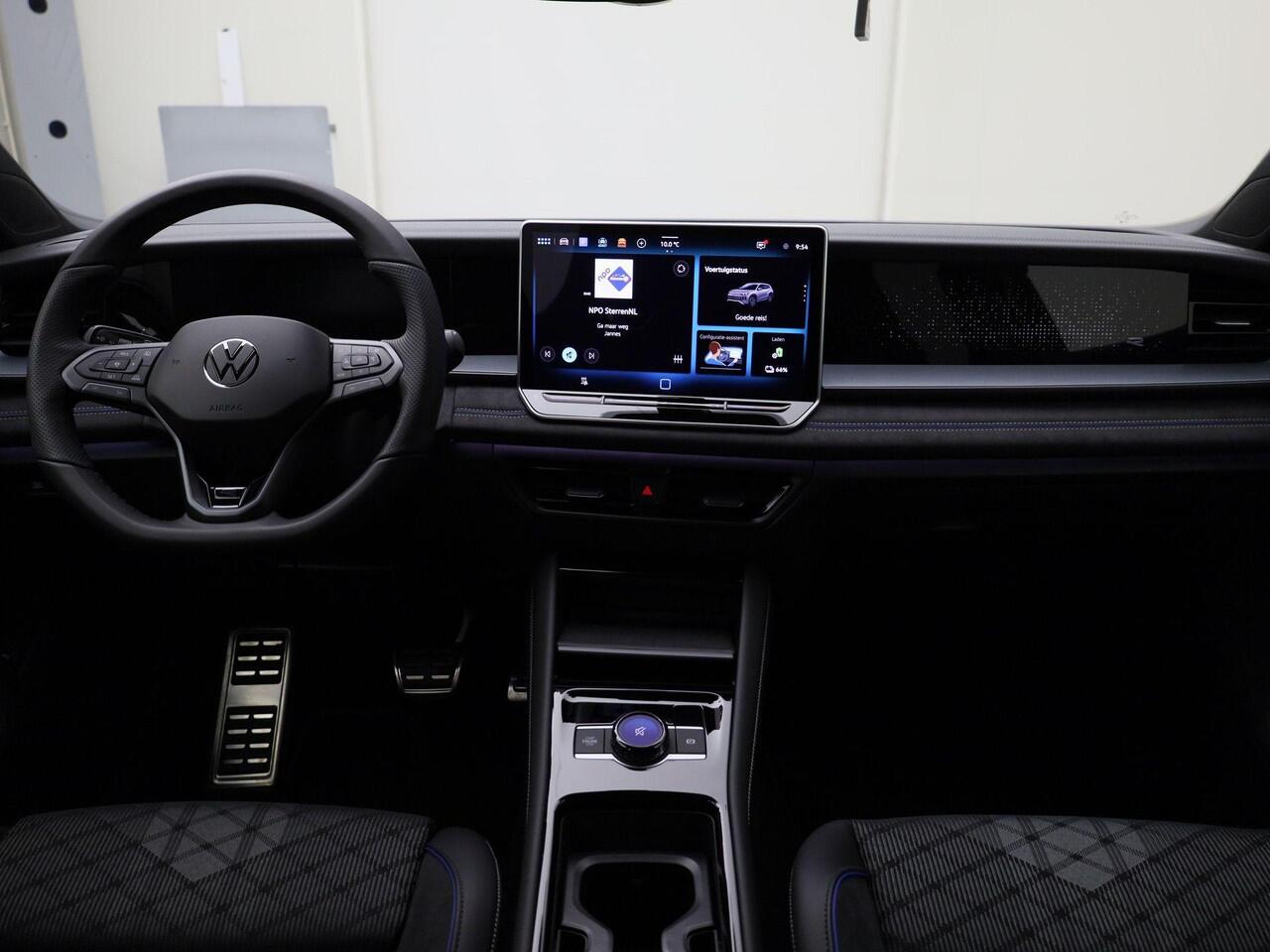 Volkswagen Tayron 1.5eHybrid 200kW/272PK R-Line · Panoramadak · Camera + Parkeersensoren · Apple/Android · Garantie t/m 08-12-2030 of 100000km