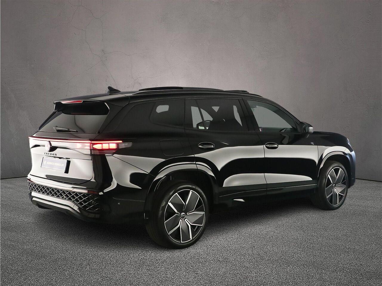 Volkswagen Tayron R-Line Edition 1.5 TSI eHybrid 272pk DSG Automaat Trekhaak, Panoramadak, Adaptive cruise control, 360 camera, Achteruitrijcamera, LED matrix koplampen