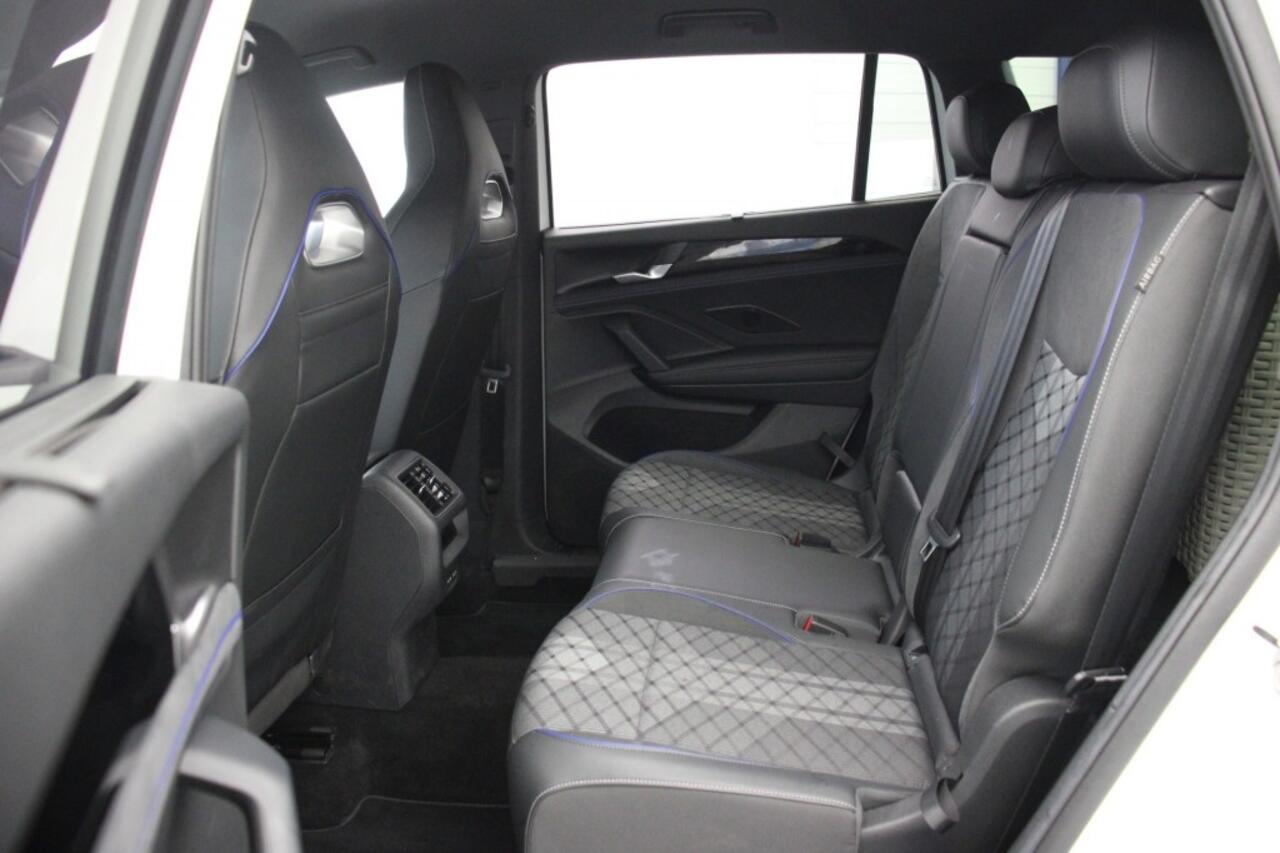 Volkswagen Tayron 1.5 eTSI R-Line Edition 7 Persoons Automaat - Carplay, Camera, Stoelverw.