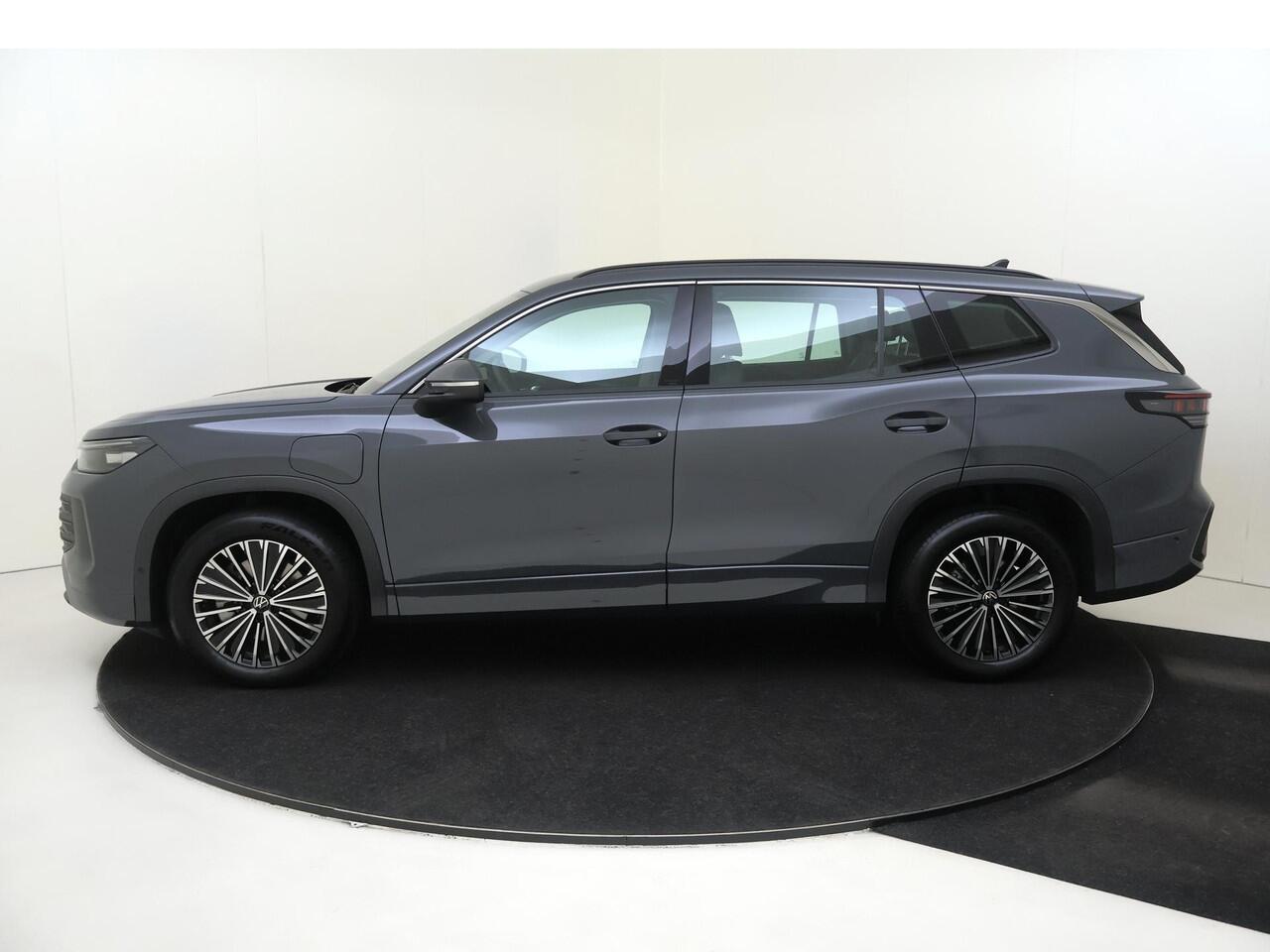 Volkswagen Tayron 1.5 eHybrid Life Edition | SoH 100% | Trekhaak | Adaptieve demping systeem | Achteruitrijcamera | 3-zone airco | Dodehoek detectie | Adaptieve cruise control | Stoel- en stuurwielverwarming | CarPlay |