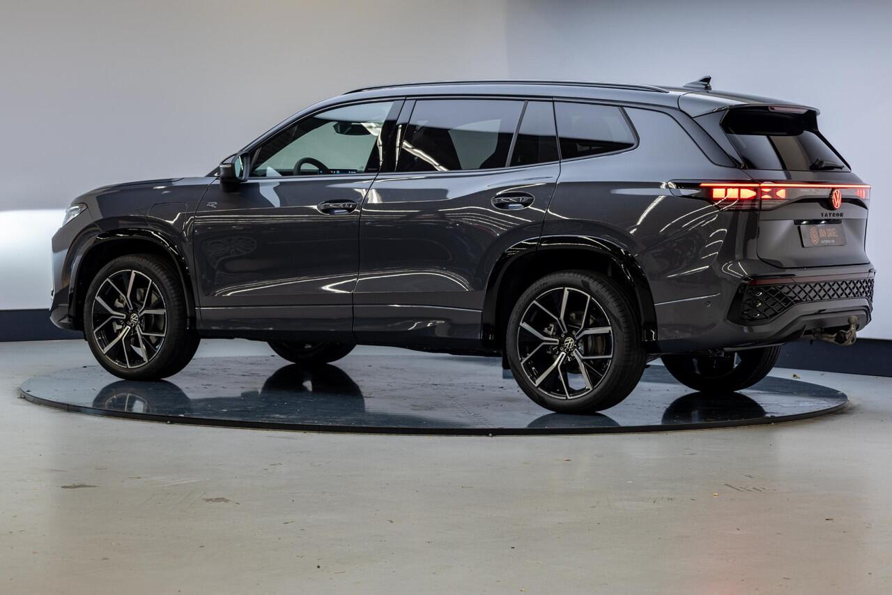 Volkswagen Tayron 1.5 eHybrid R-Line Edition | Black Style | Trekhaak | Panoramadak | 20 inch |