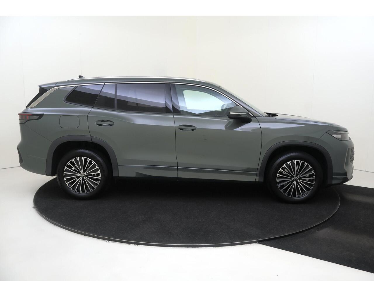 Volkswagen Tayron 1.5 eHybrid Life Edition | SoH 100% | Trekhaak | Adaptieve demping systeem | Achteruitrijcamera | 3-zone airco | Dodehoek detectie | Adaptieve cruise control | Stoel- en stuurwielverwarming | CarPlay |