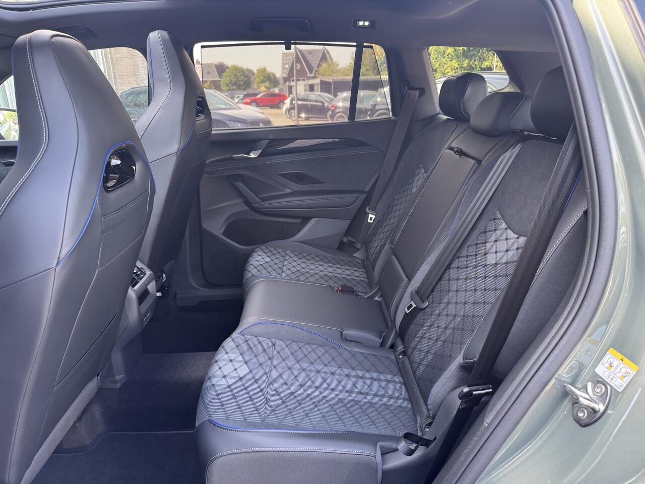 Volkswagen Tayron 1.5 eHybrid R-Line Edition 272PK Trekhaak | Pano | Massage