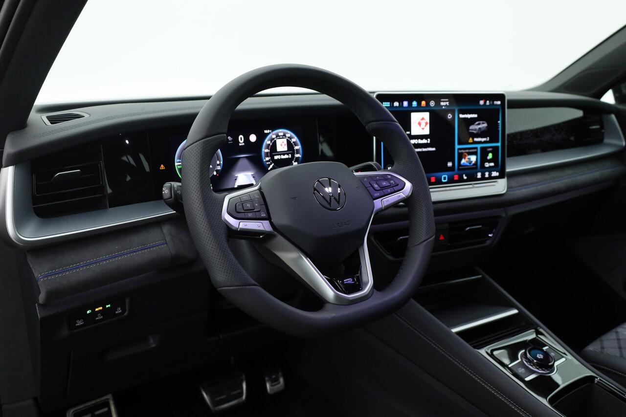 Volkswagen Tayron 1.5 eHybrid R-Line 272pk | Pano | Massage | Adapt. Cruise | Apple CarPlay | Stoel- Stuurverw. | 20''