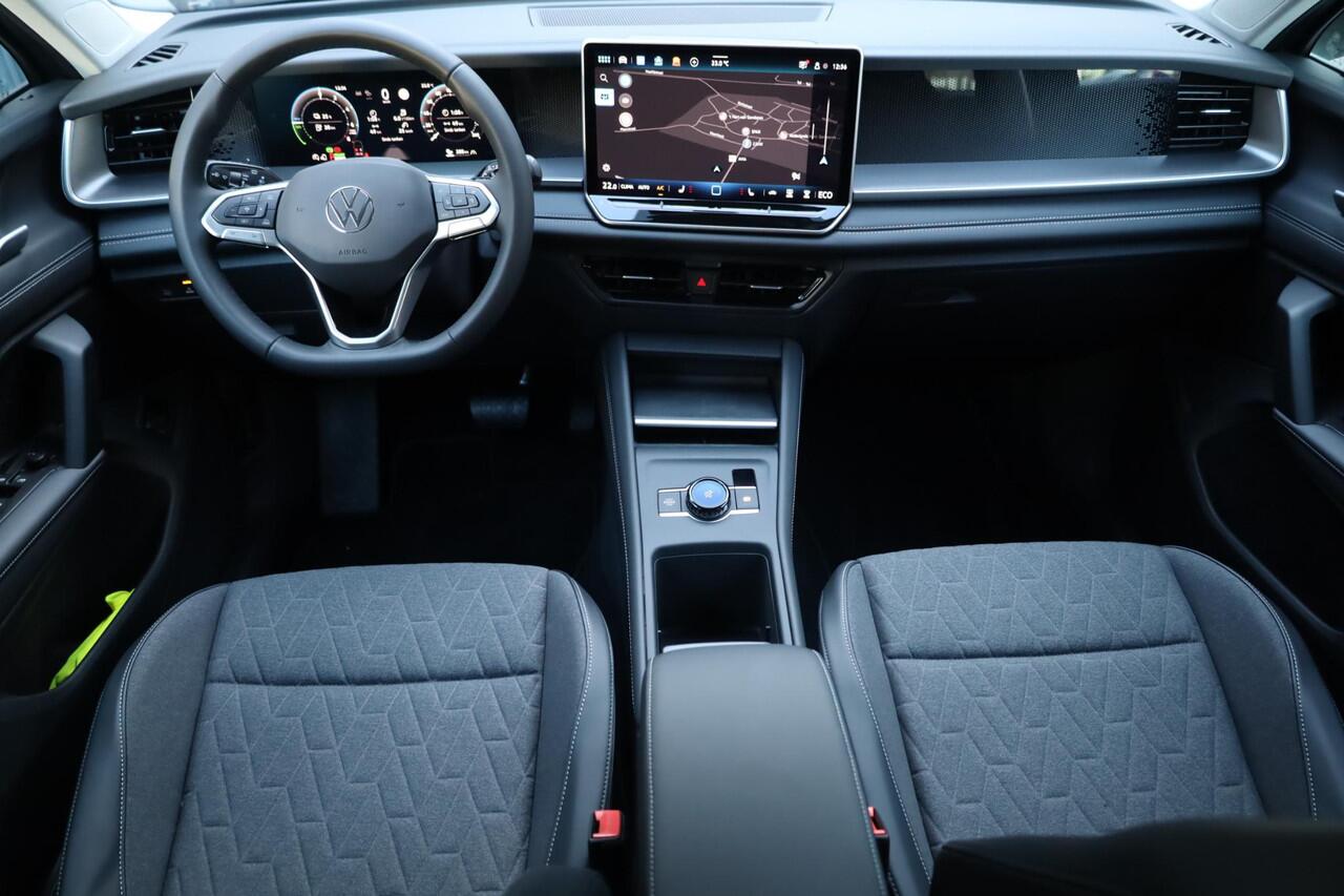 Volkswagen Tayron 1.5 eHybrid Life Edition 204PK / 150kW DSG, Achteruitrijcamera, verwarmbare voorstoelen + stuurwiel, Apple Carplay & Android Auto, navigatie, dodehoekdetectie (Side Assist), Keyless Entry & Start, full LED koplmapen, trekhaak incl. aanhanger manouvreerhu