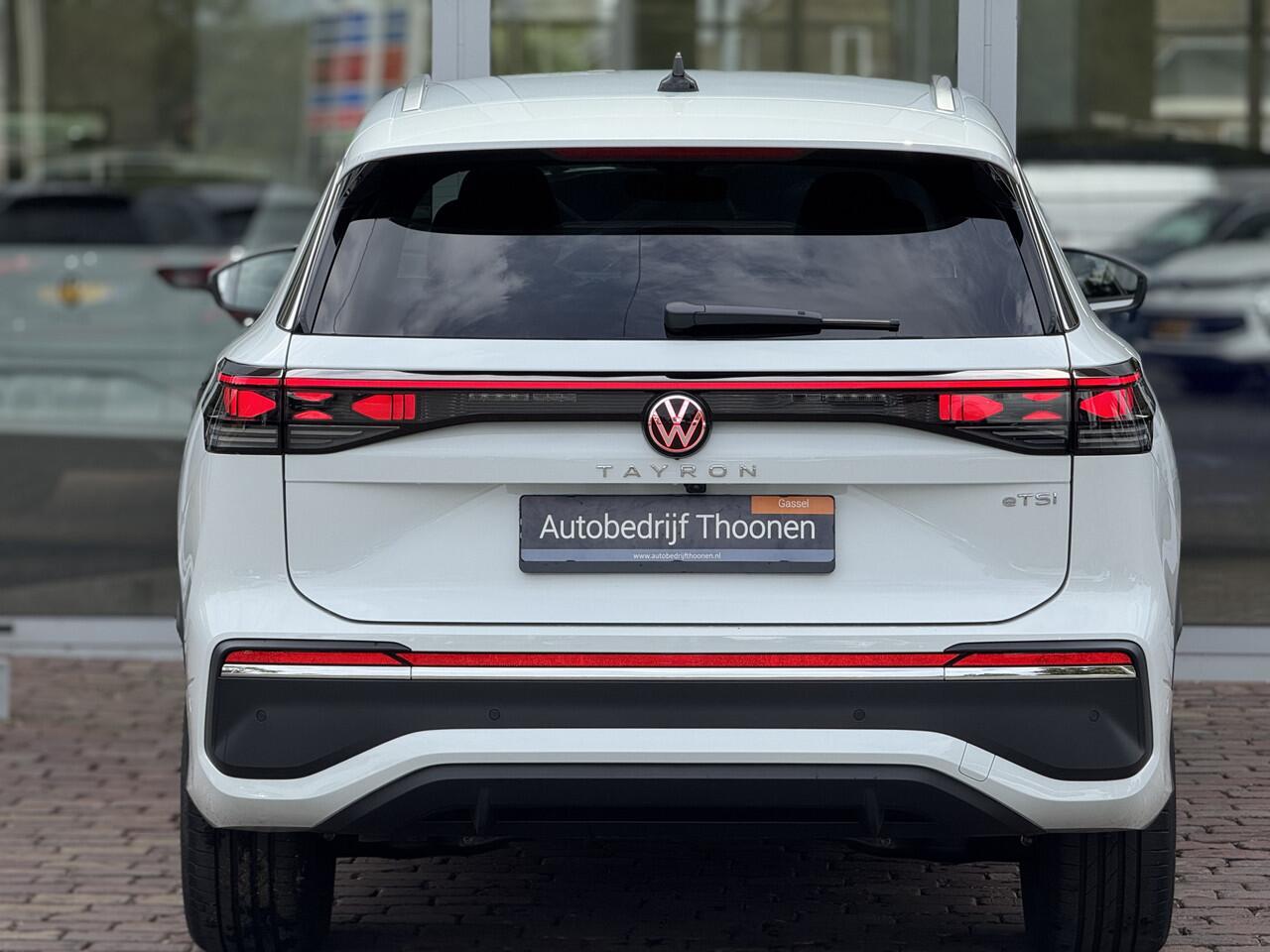 Volkswagen Tayron 1.5 eTSI Elegance 7p. | Trekhaak | 360° camera | Massage