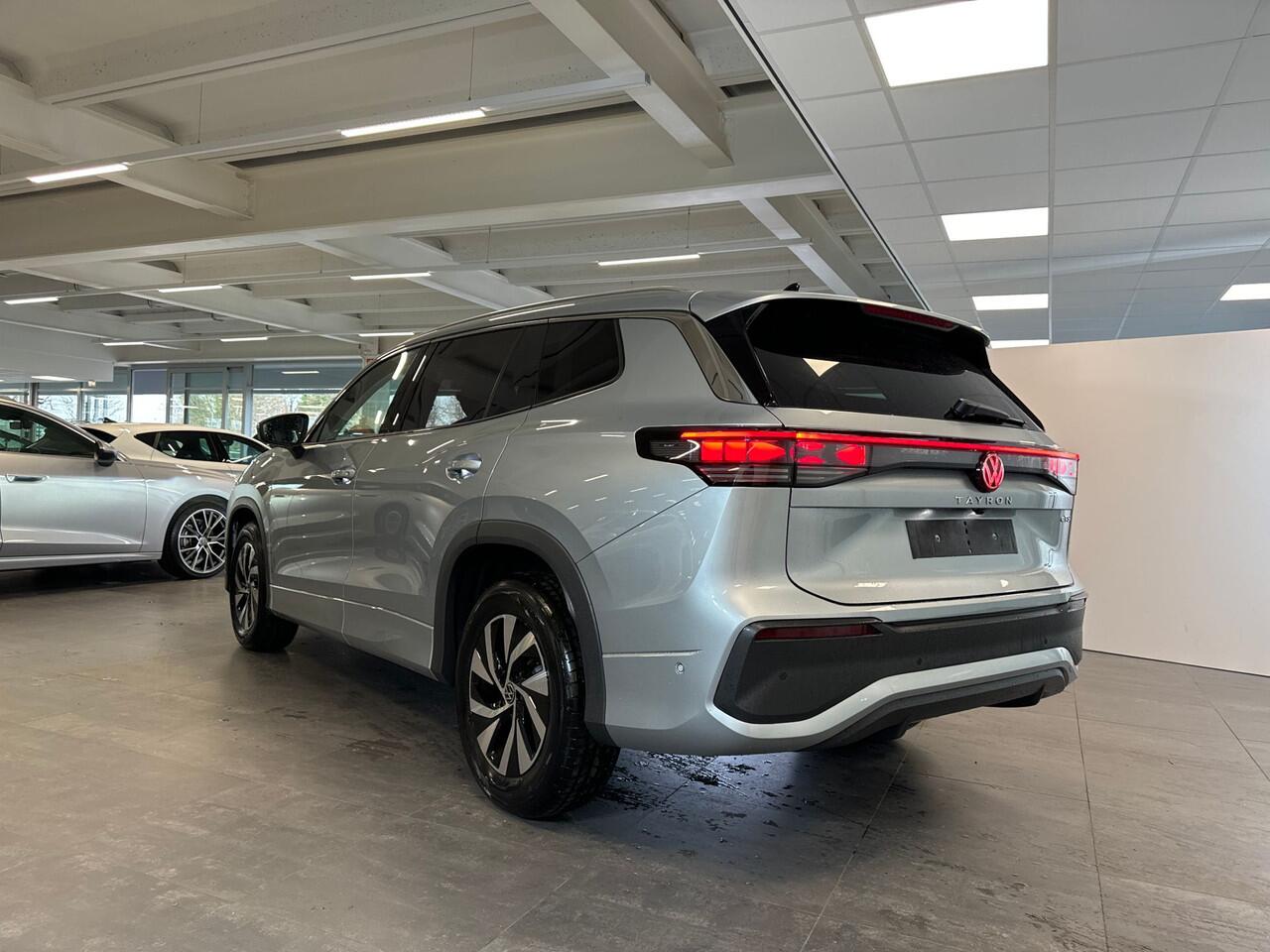 Volkswagen Tayron 1.5 150pk eTSI Life Edition 7p. Derde zitrij | 360 graden camera 'Area View' | Verwarmbare voorstoelen