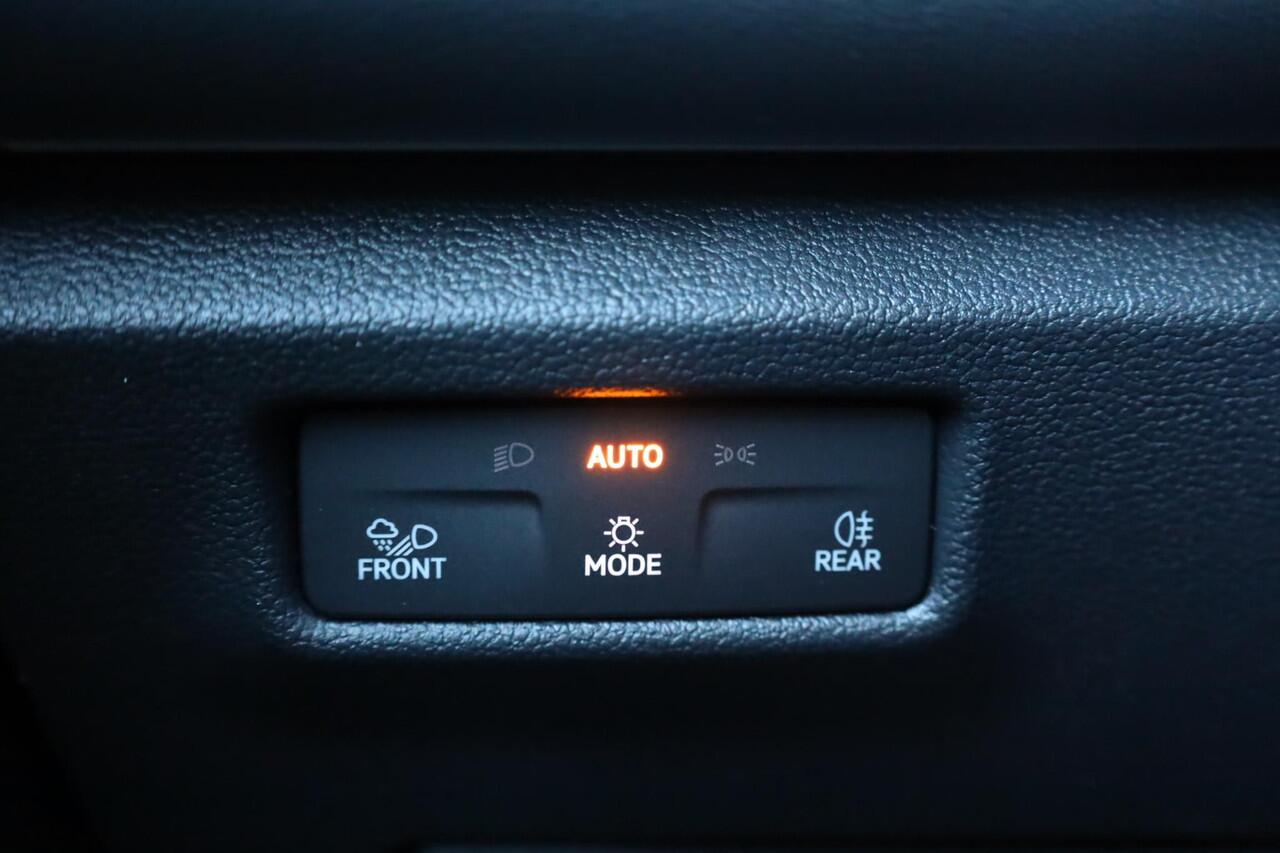 Volkswagen Tayron 1.5 eHybrid Life Edition 204PK / 150kW DSG, Achteruitrijcamera, verwarmbare voorstoelen + stuurwiel, Apple Carplay & Android Auto, navigatie, dodehoekdetectie (Side Assist), Keyless Entry & Start, full LED koplmapen, trekhaak incl. aanhanger manouvreerhu