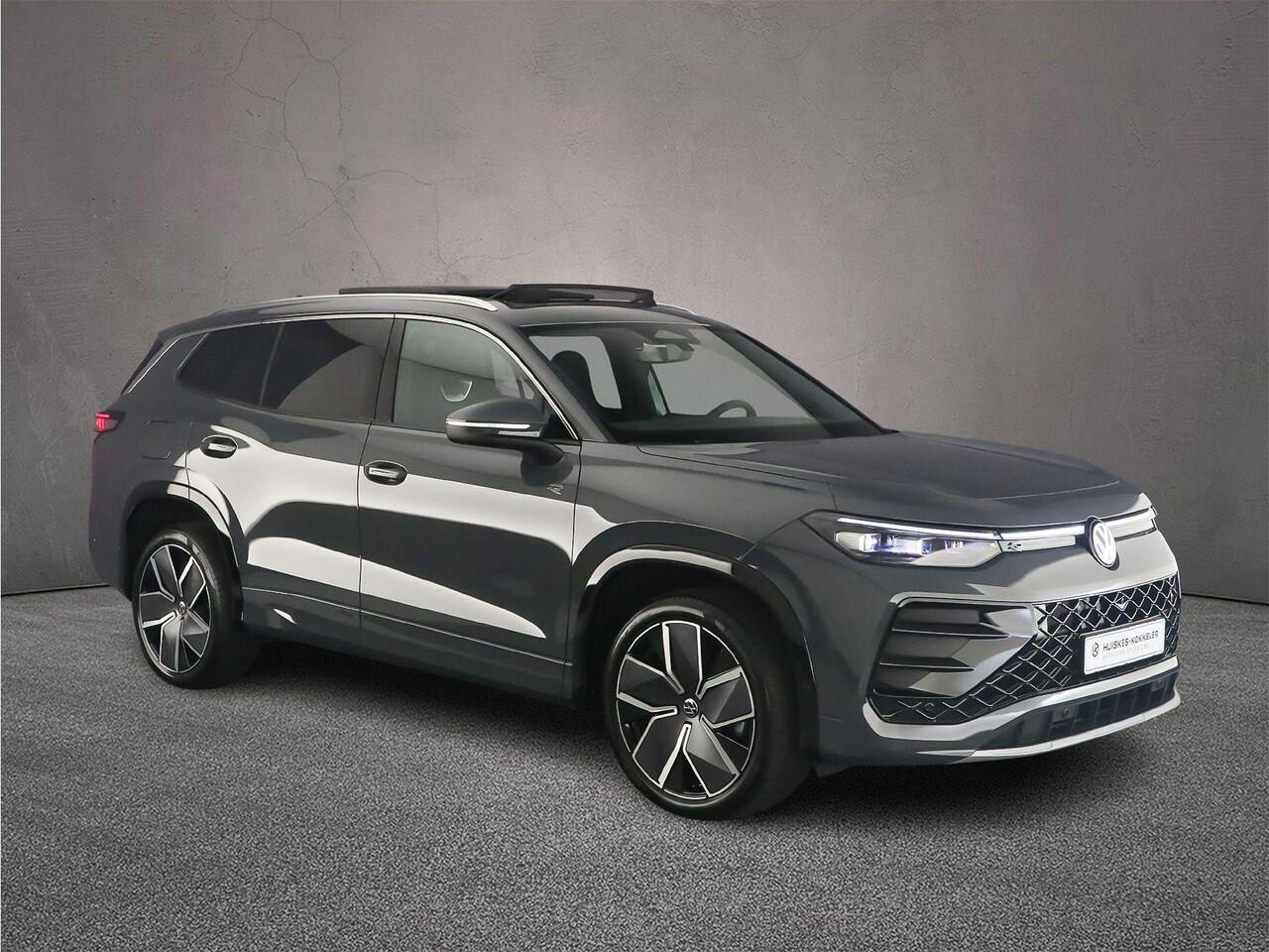 Volkswagen Tayron R-Line Edition 1.5 TSI eHybrid 272pk DSG Automaat Trekhaak, Panoramadak, Adaptive cruise control, Navigatie, 360 camera, Elektrische achterklep