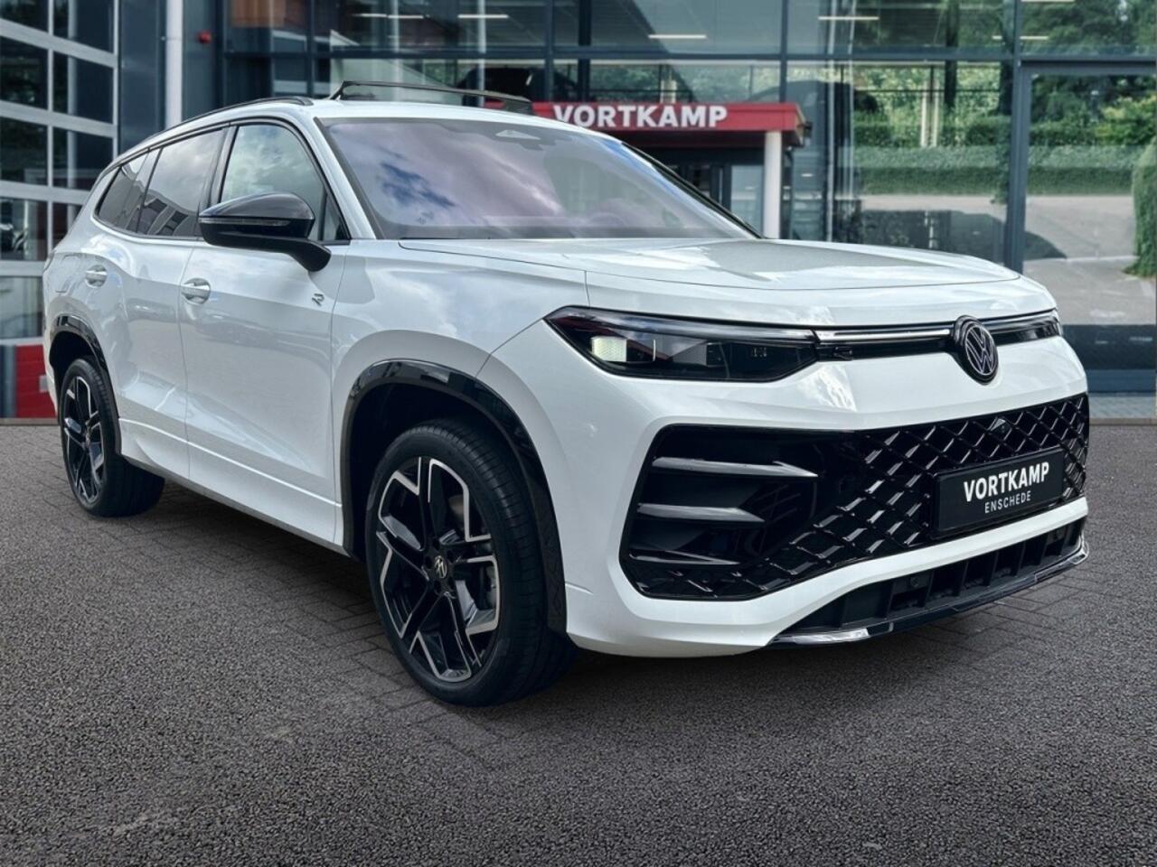 Volkswagen Tayron 1.5 TSI R-LINE E-HYBRID 272PK LEDER/PANO-DAK/TREKHAAK/360-CAMERA