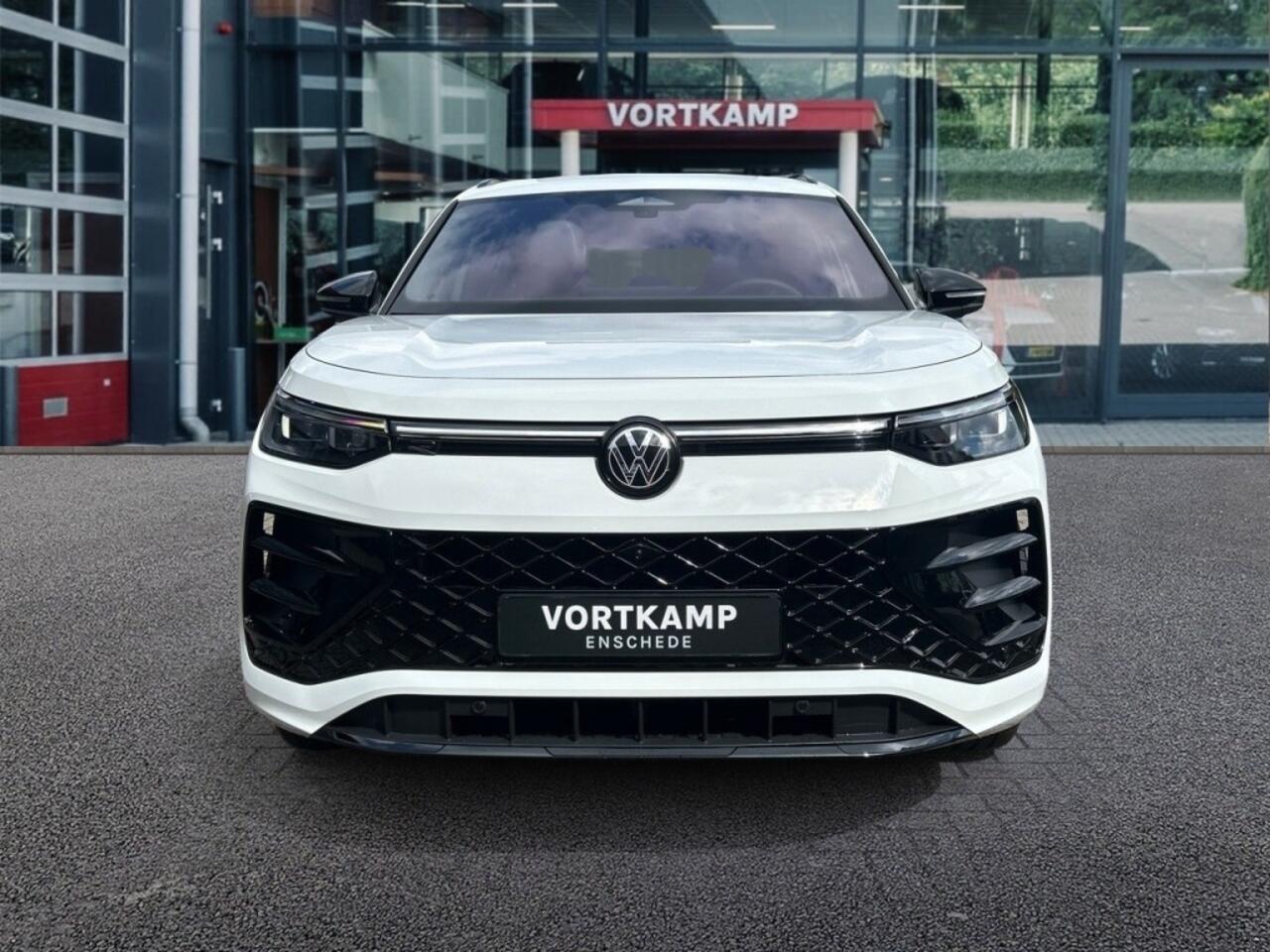 Volkswagen Tayron 1.5 TSI R-LINE E-HYBRID 272PK LEDER/PANO-DAK/TREKHAAK/360-CAMERA