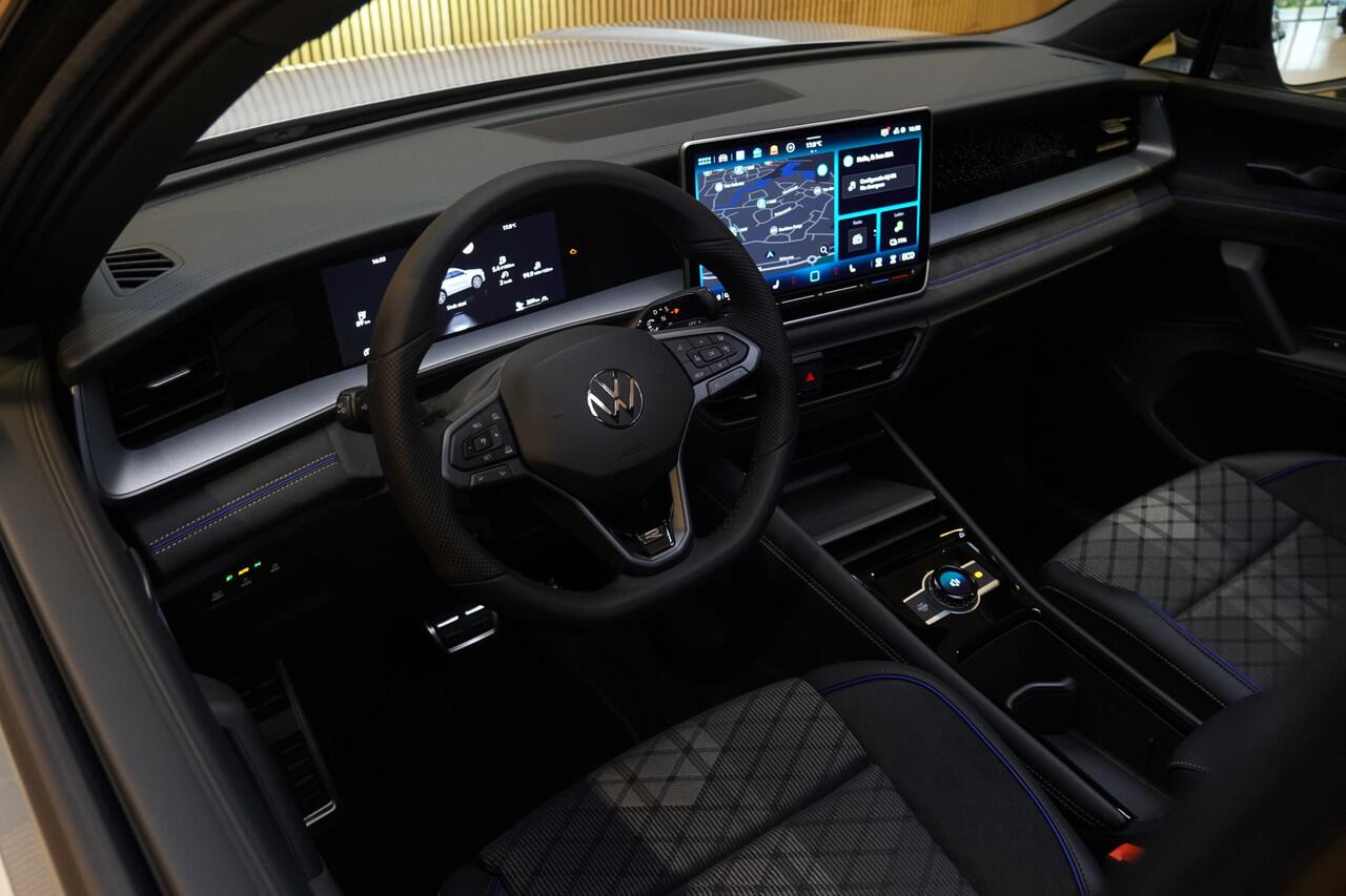 Volkswagen Tayron 1.5/272pk eHybrid R-Line Blackstyle|2025|Panoramadak|Trekhaak|20"Blackstyle|Discover Navi|PDC+360Camera