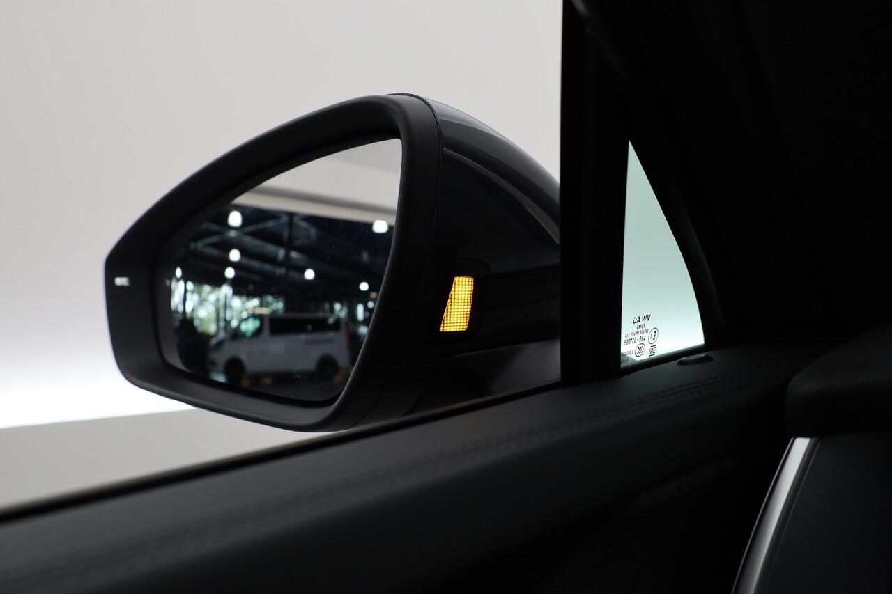 Volkswagen Tayron 1.5 eHybrid R-Line 272pk | Pano | Massage | Adapt. Cruise | Apple CarPlay | Stoel- Stuurverw. | 20''