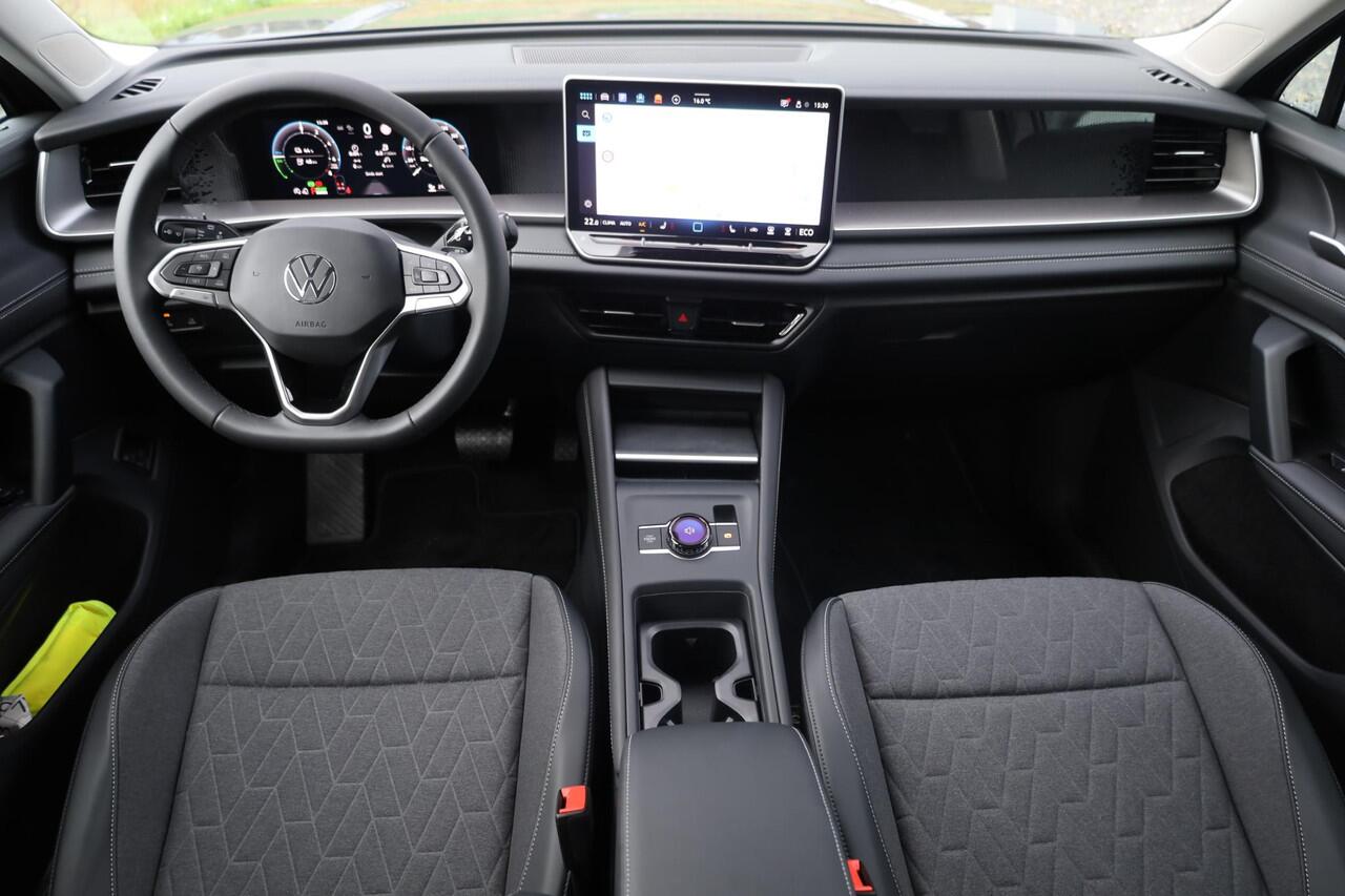 Volkswagen Tayron 1.5 eHybrid Life Edition 204PK / 150kW DSG, Achteruitrijcamera, verwarmbare voorstoelen + stuurwiel, Apple Carplay & Android Auto, navigatie, dodehoekdetectie (Side Assist), Keyless Entry & Start, full LED koplmapen, trekhaak incl. aanhanger manouvreerhu