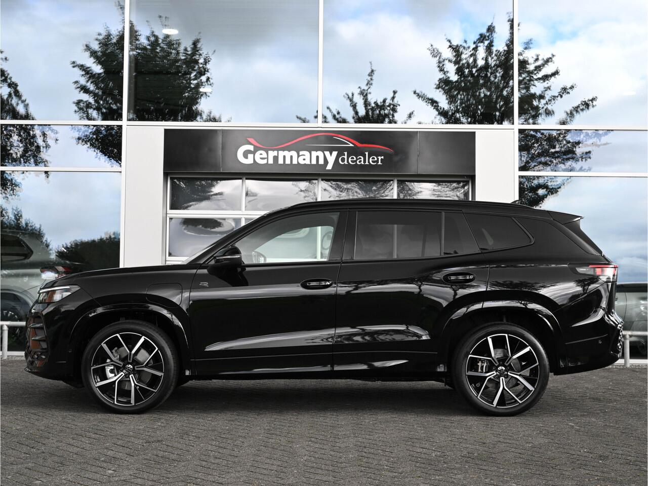 Volkswagen Tayron 1.5 eHybrid 272pk R-Line Edition NIEUW! Pano ACC BSM Sfeerverl. Elektr.Klep Tr.haak VOL!!
